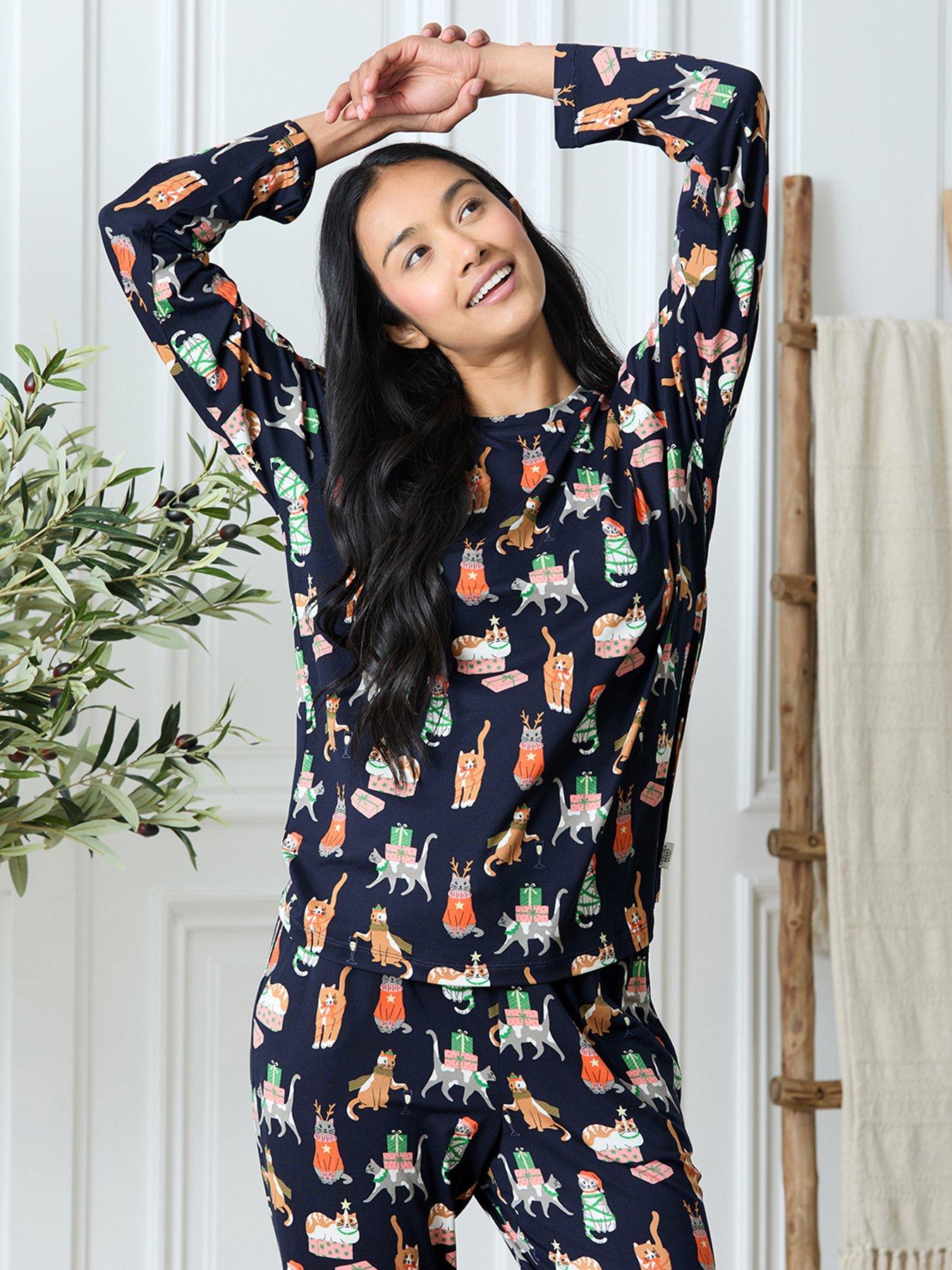 chelsea-peers-christmas-classic-printed-long-sleeve-pyjama-set-dark-bluestillFront
