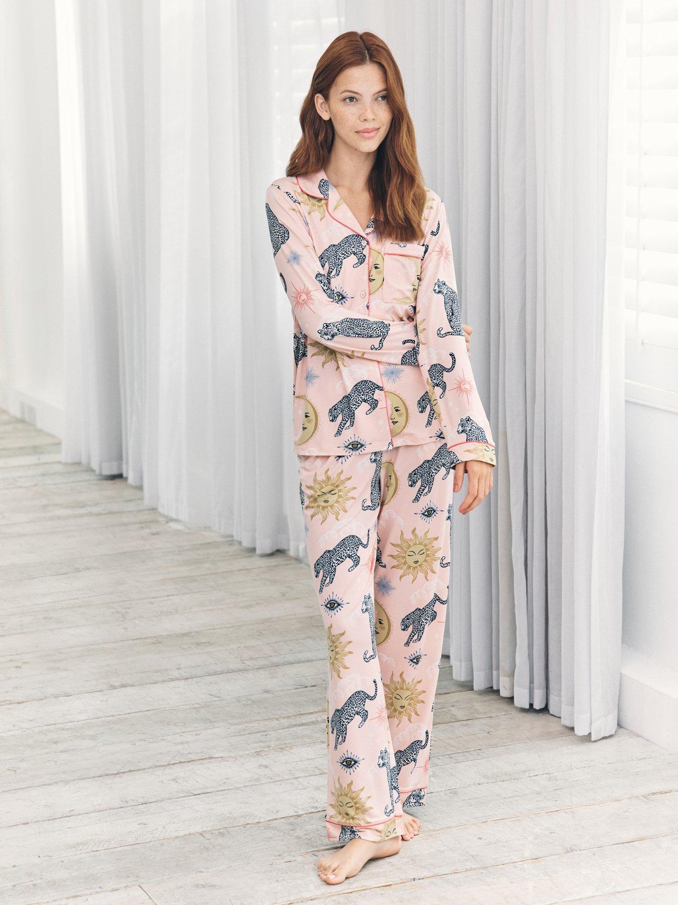 CHELSEA PEERS Classic Long Button Up Pyjama Set In Polyester - Pink