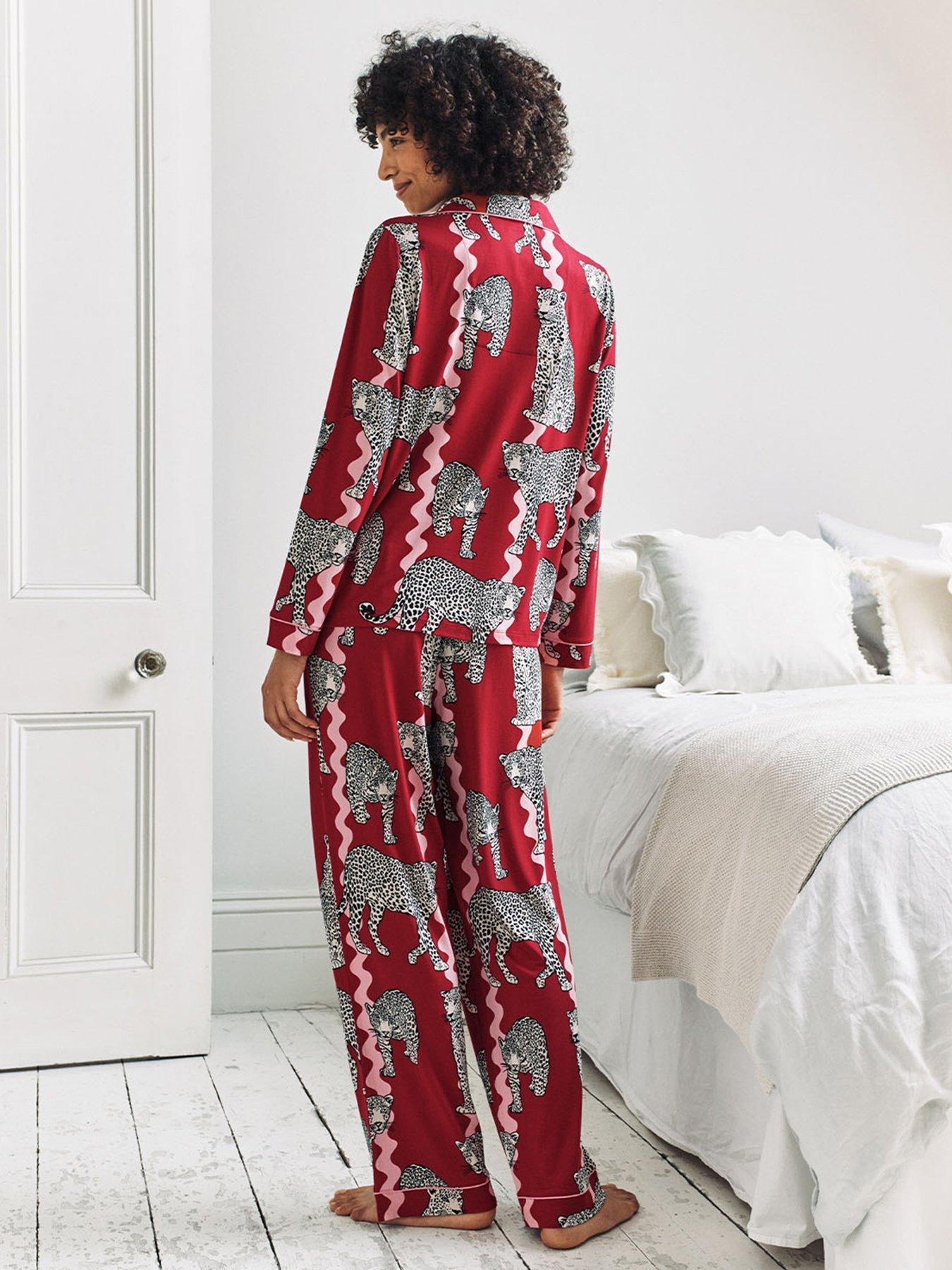 Image 4 of 6 of CHELSEA PEERS Classic Printed Long Button Up Set - Red