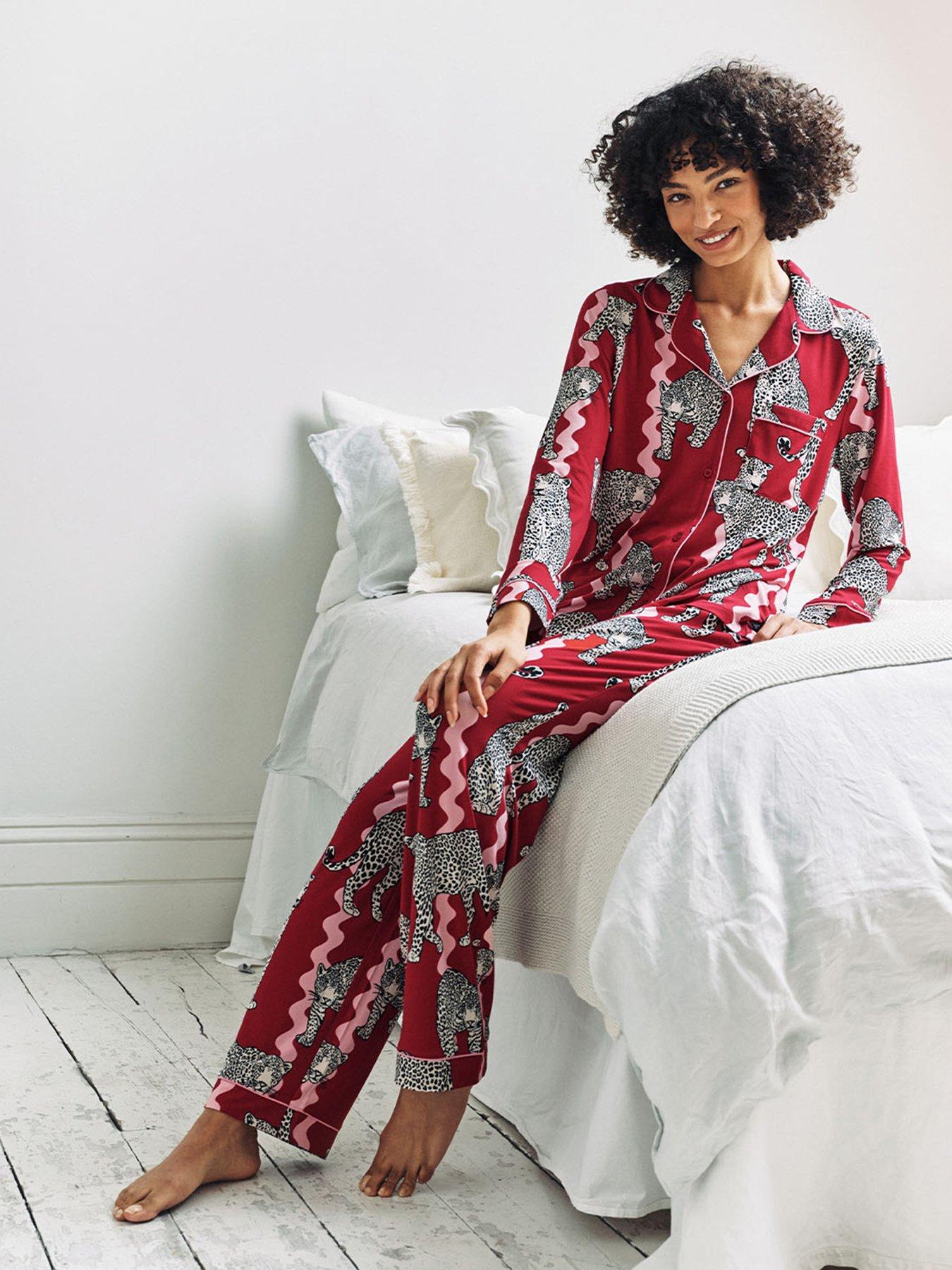 Image 5 of 6 of CHELSEA PEERS Classic Printed Long Button Up Set - Red