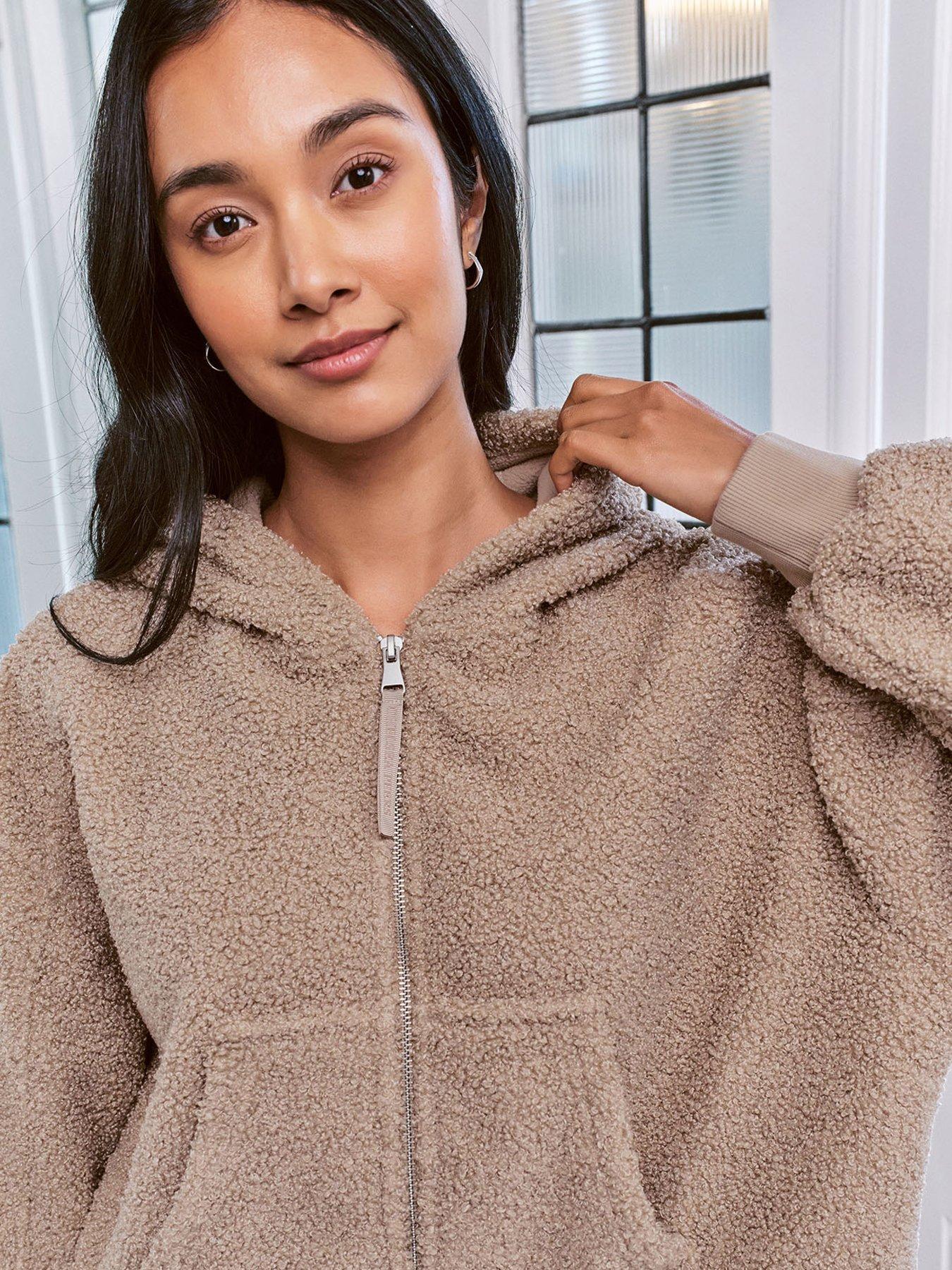 chelsea-peers-boucle-fleece-zip-through-hoodie-brownoutfit