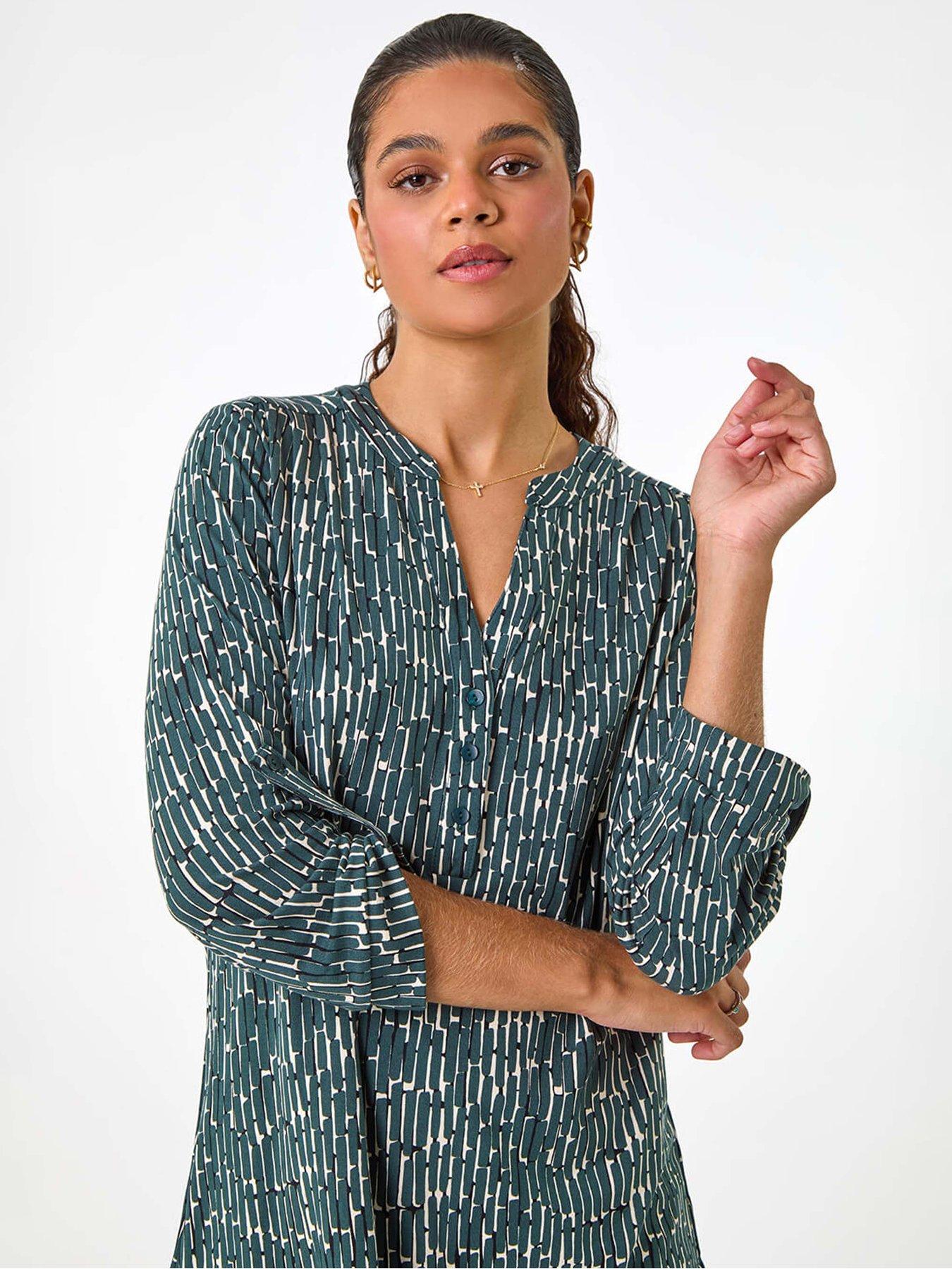 roman-textured-abstract-print-v-neck-stretch-shirt-khakioutfit