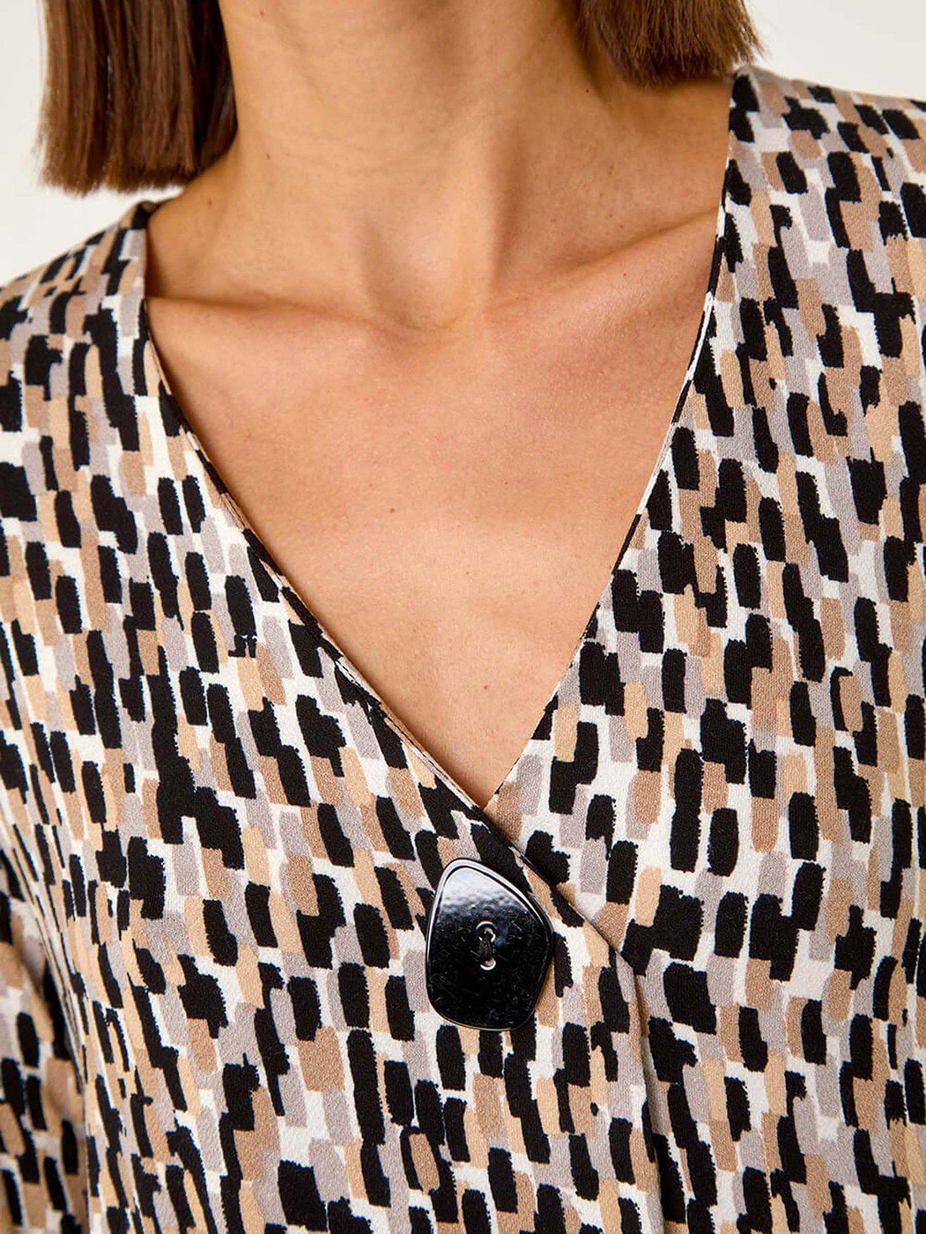 roman-pleated-front-textured-crepe-top-stonedetail