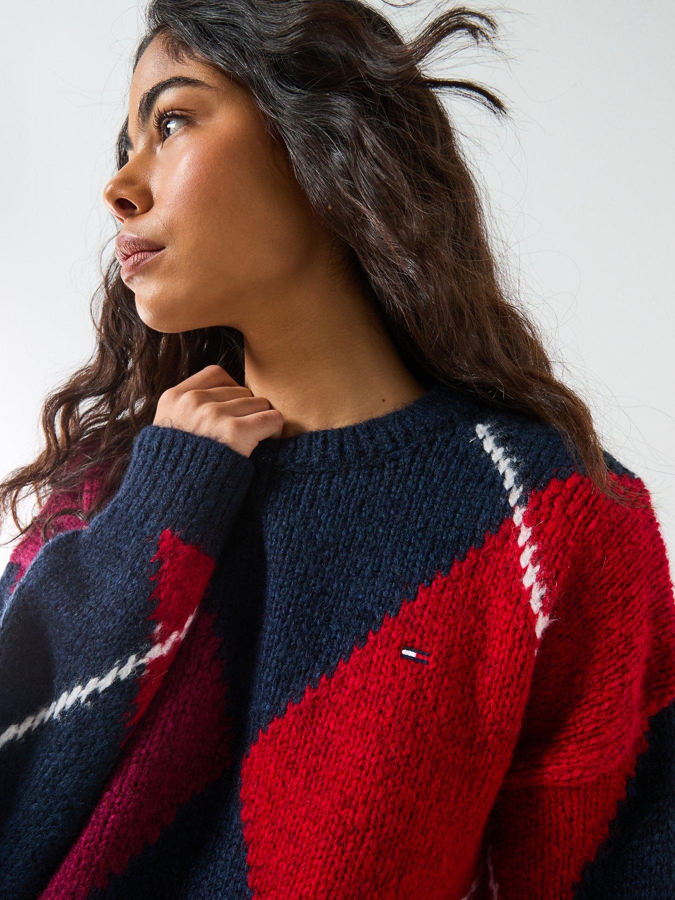 tommy-jeans-argyle-crew-neck-sweater-dark-night-navy-blueoutfit