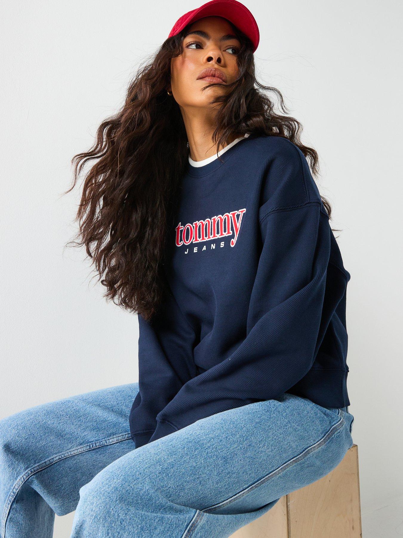 tommy-jeans-applique-short-crew-sweater-dark-night-navy-bluedetail