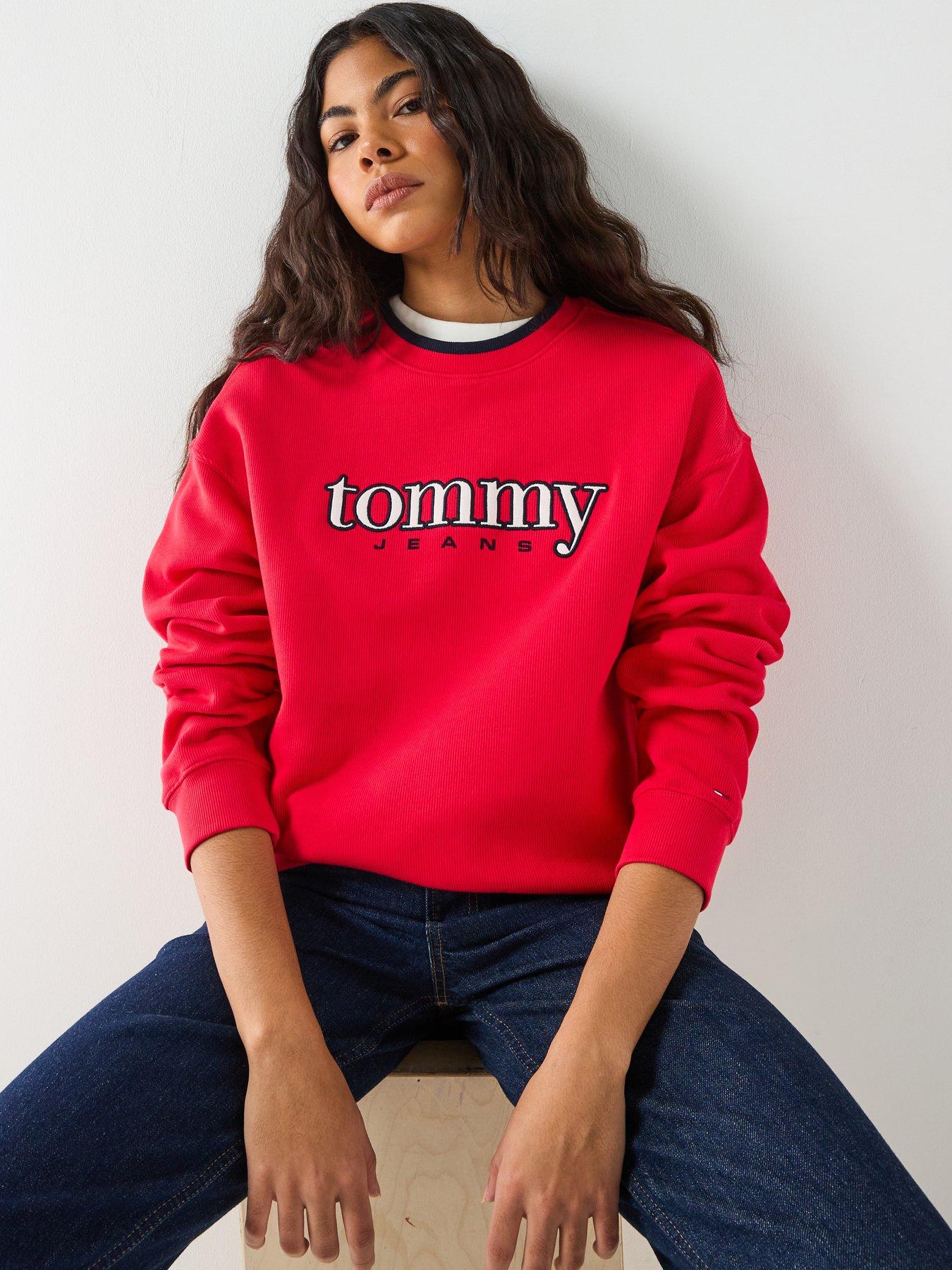 tommy-jeans-applique-short-crew-sweater-alert-red