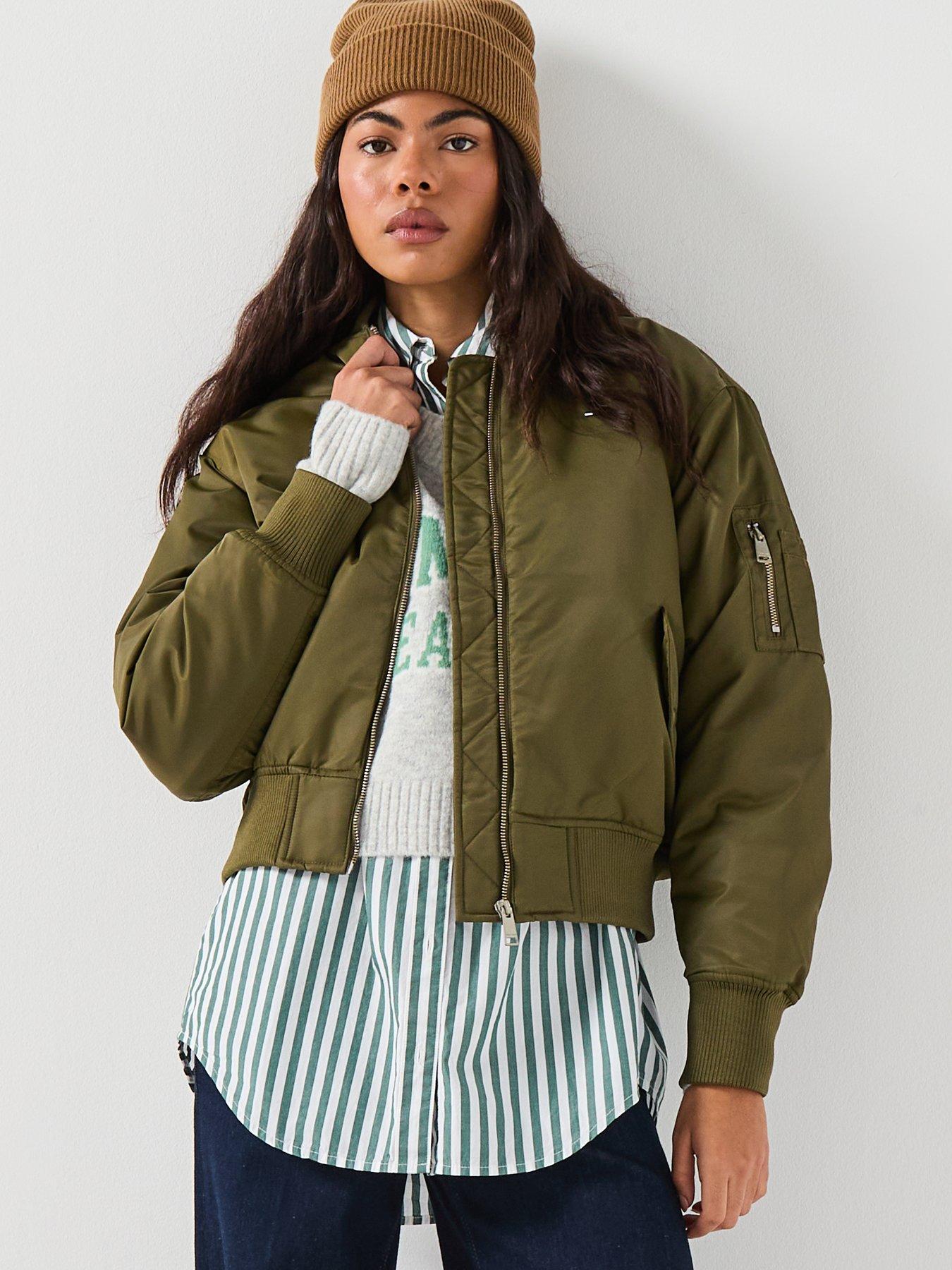 tommy-jeans-essential-bomber-jacket-tundra-olive-greenoutfit