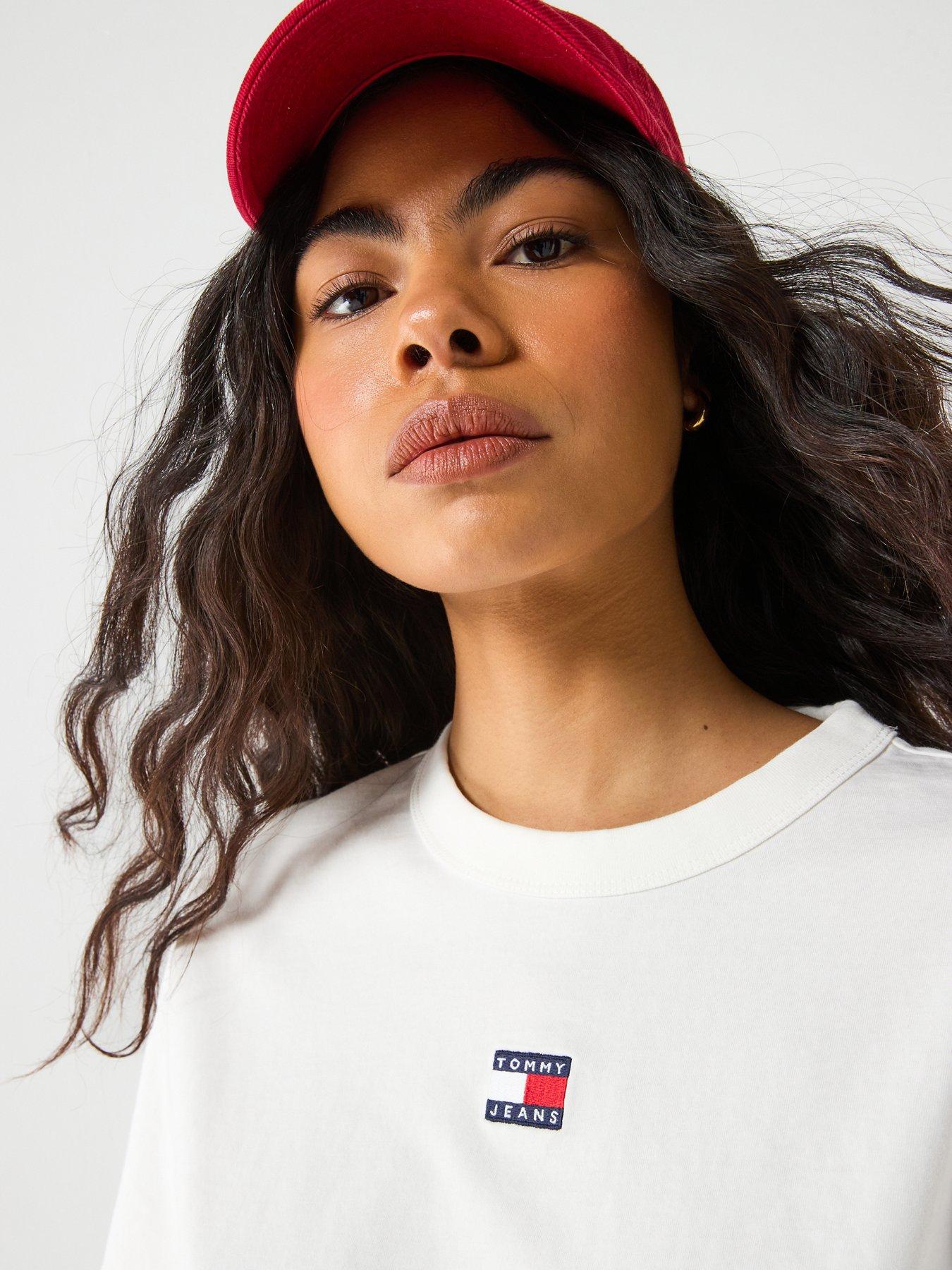 tommy-jeans-logo-t-shirt-whiteoutfit