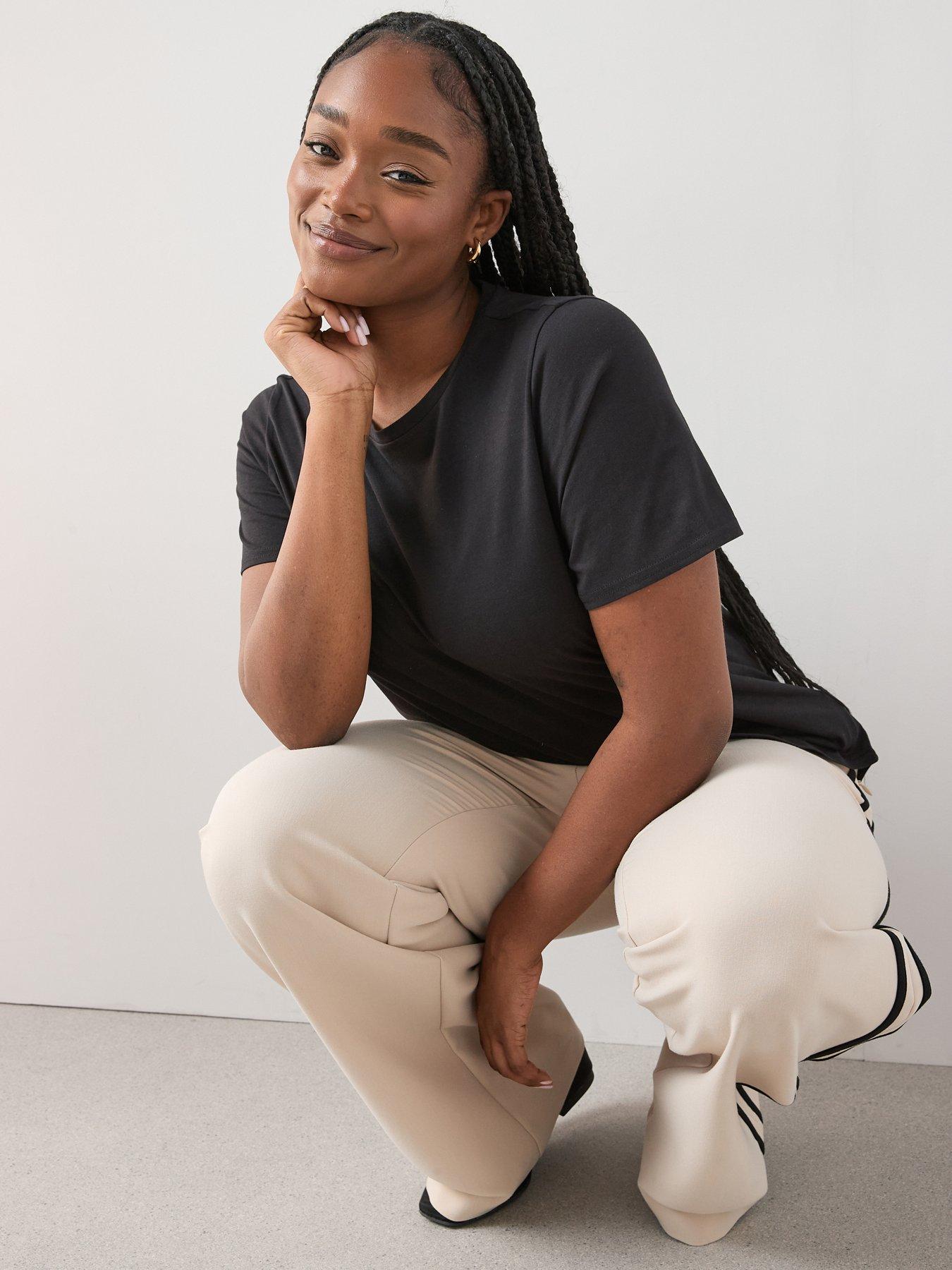 The Very Collection Curve Crew Neck Scoop Hem T-Shirt - Black