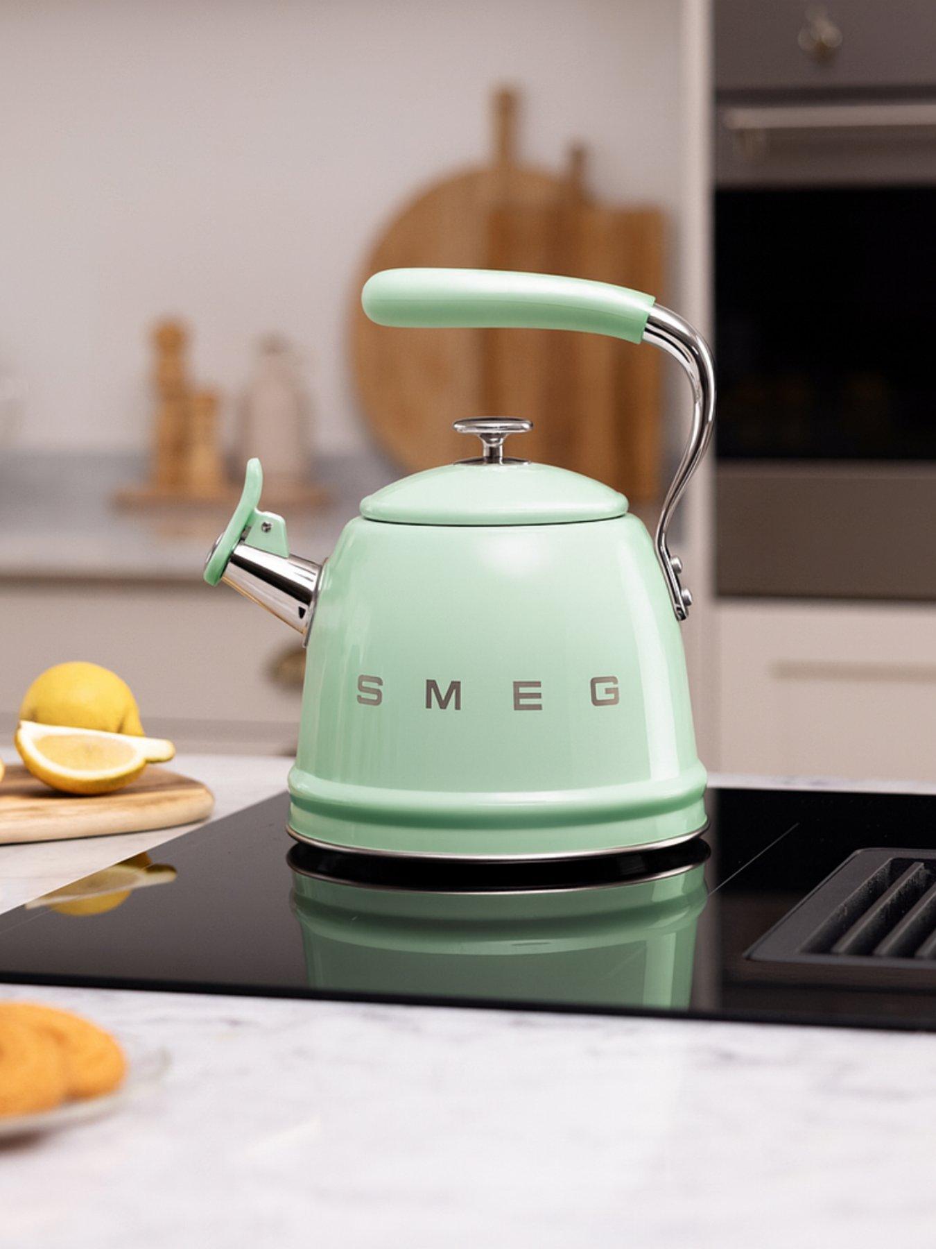 smeg-smeg-whistling-kettle