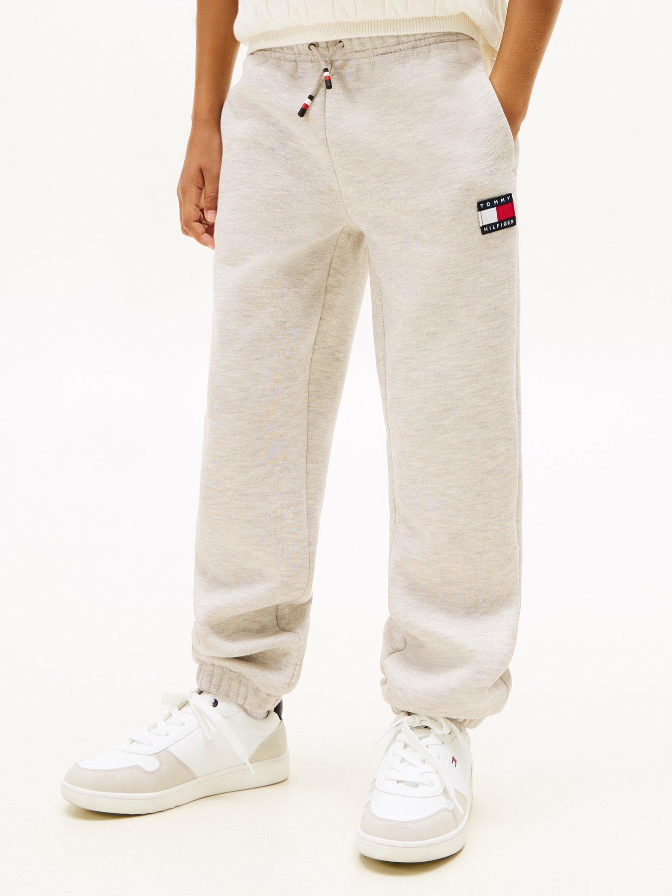 tommy-hilfiger-kids-heritage-flag-sweatpants-greyoutfit