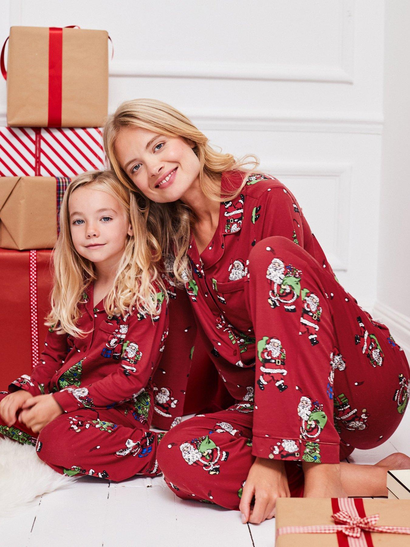 chelsea-peers-ladies-christmas-long-button-up-printed-pyjama-set-red