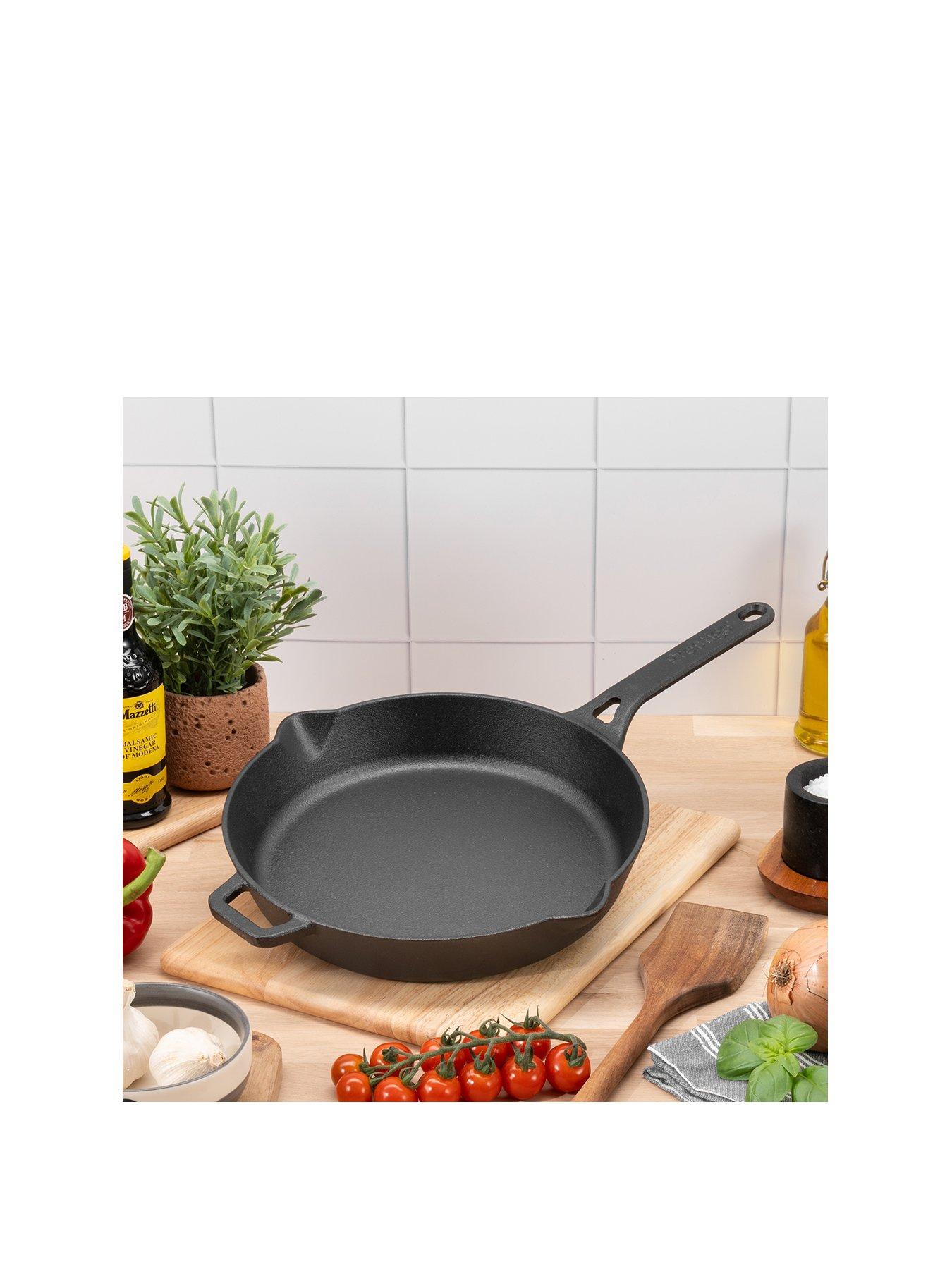prestige-cast-iron-26cm-skillet-frypan-with-dual-handlestillFront
