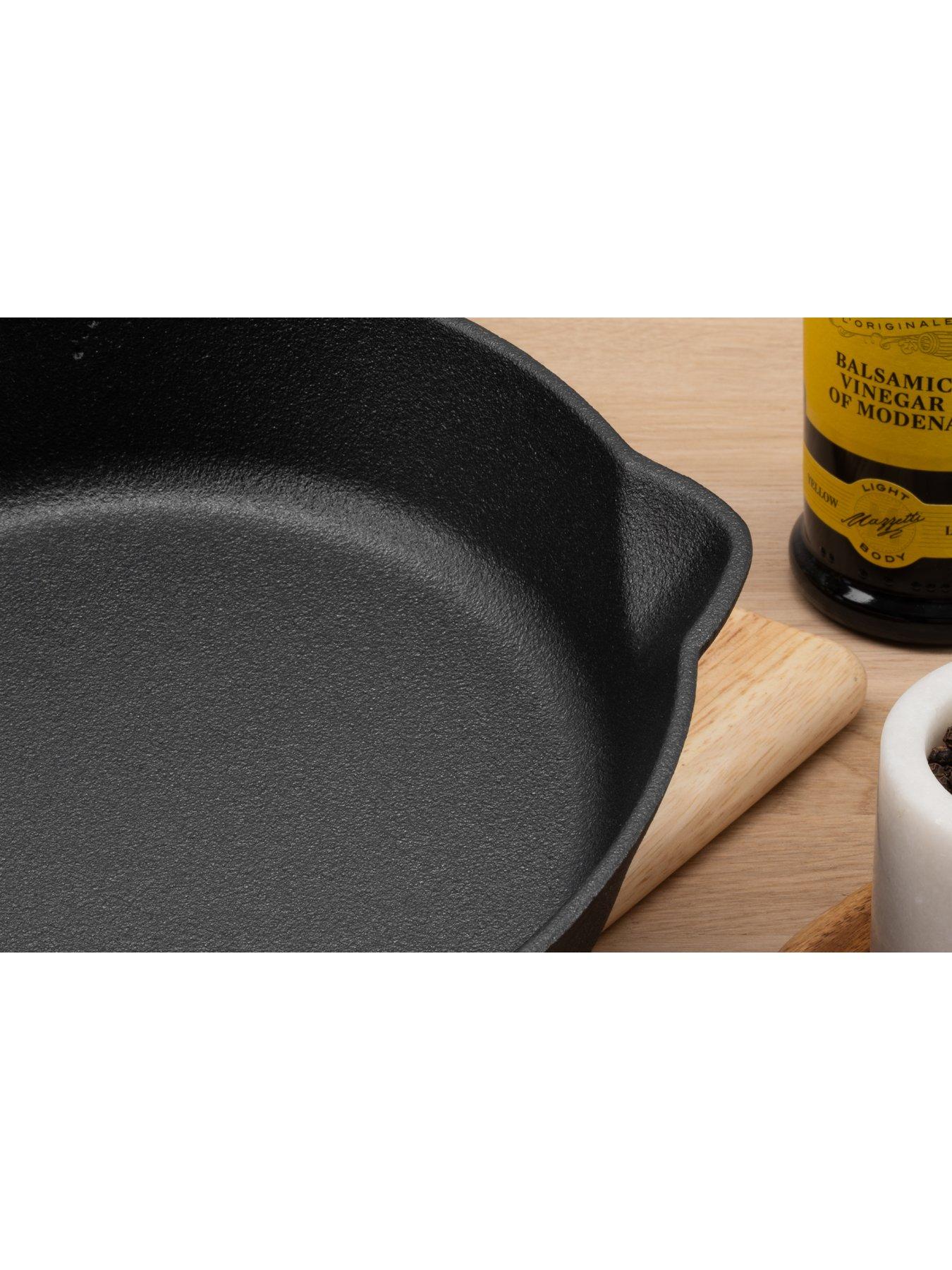 prestige-cast-iron-26cm-skillet-frypan-with-dual-handleoutfit