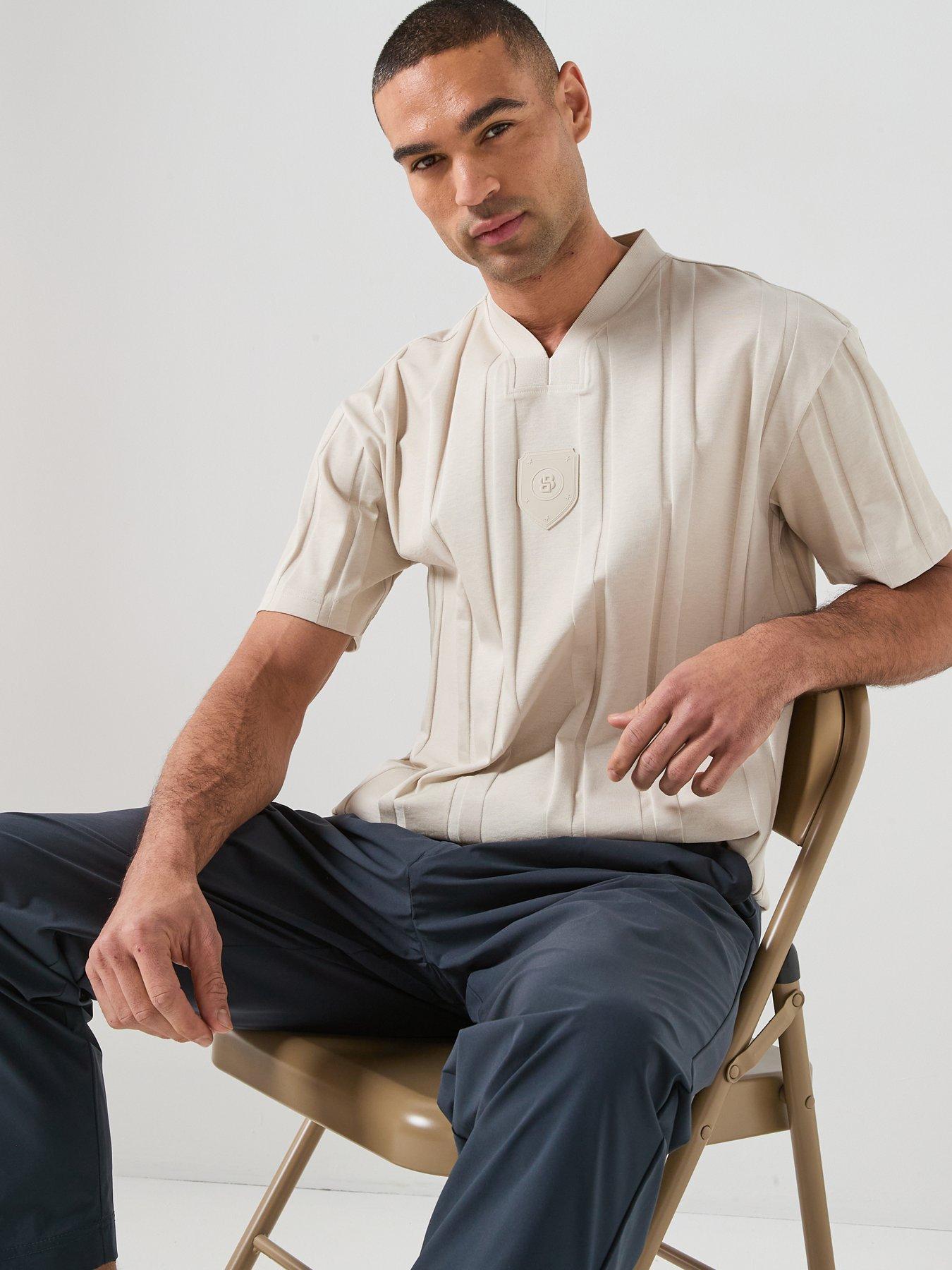 boss-retro-port-t-shirt-beigeoutfit