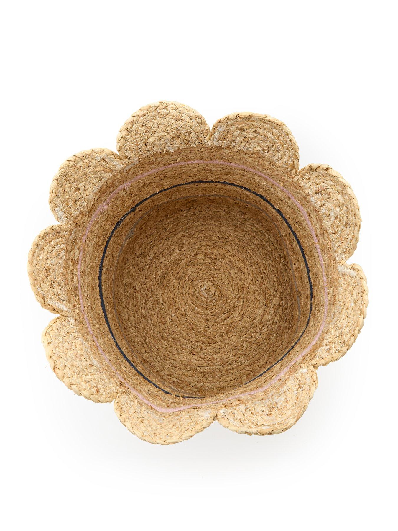 the-very-collection-scalloped-edge-coloured-basketdetail