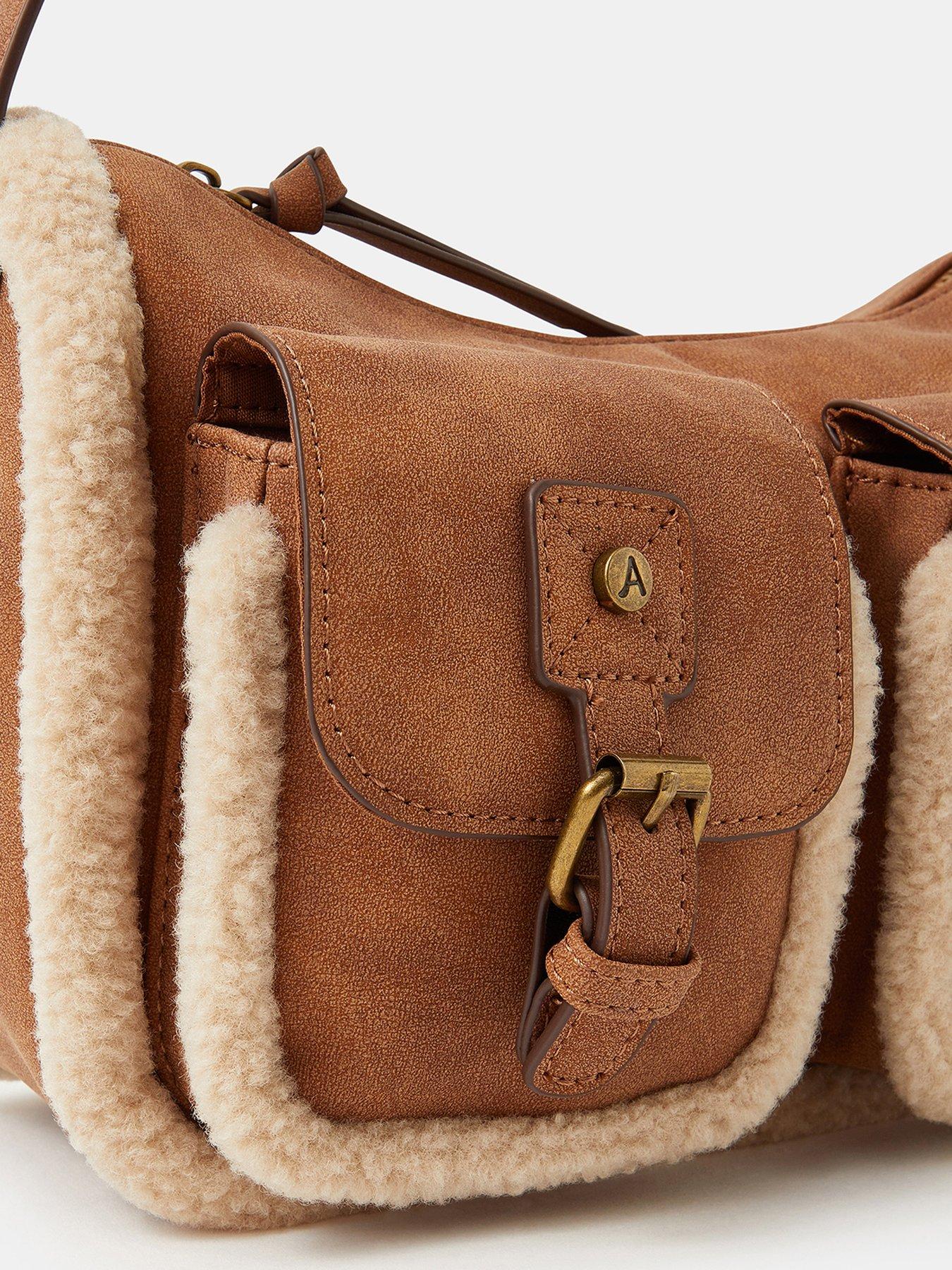 accessorize-faux-shearling-pocket-shoulder-bag-brownoutfit