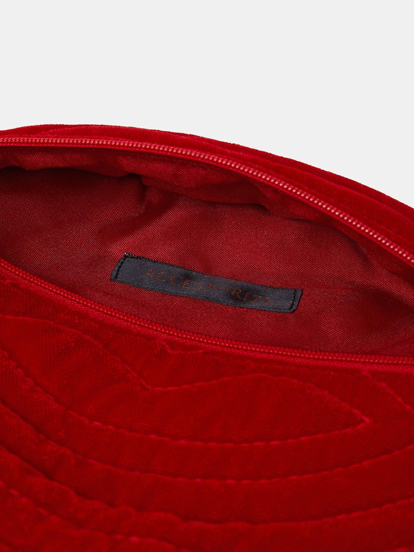 accessorize-velvet-lips-pouch-reddetail