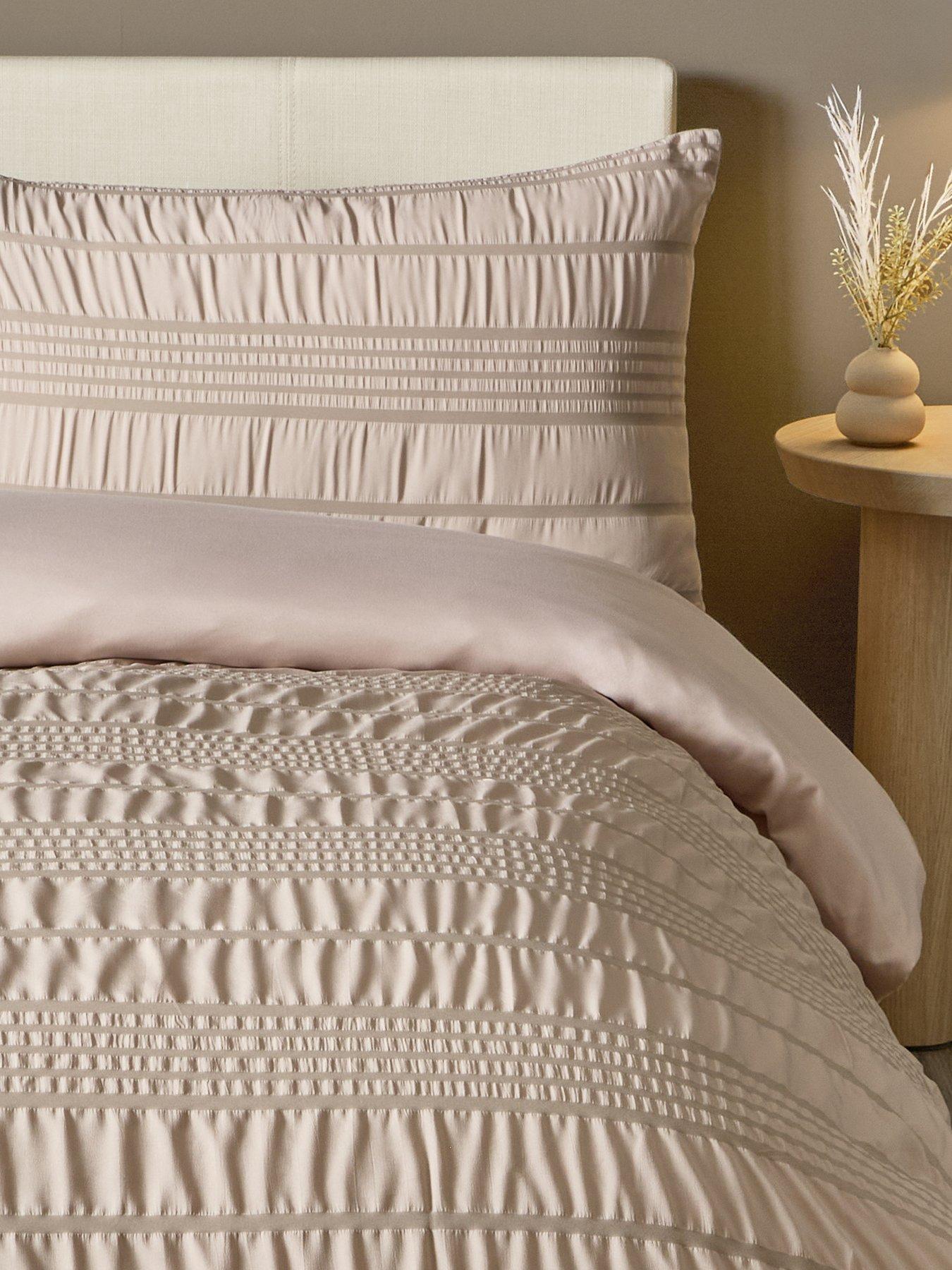 the-very-collection-athena-super-soft-seersucker-duvet-setdetail