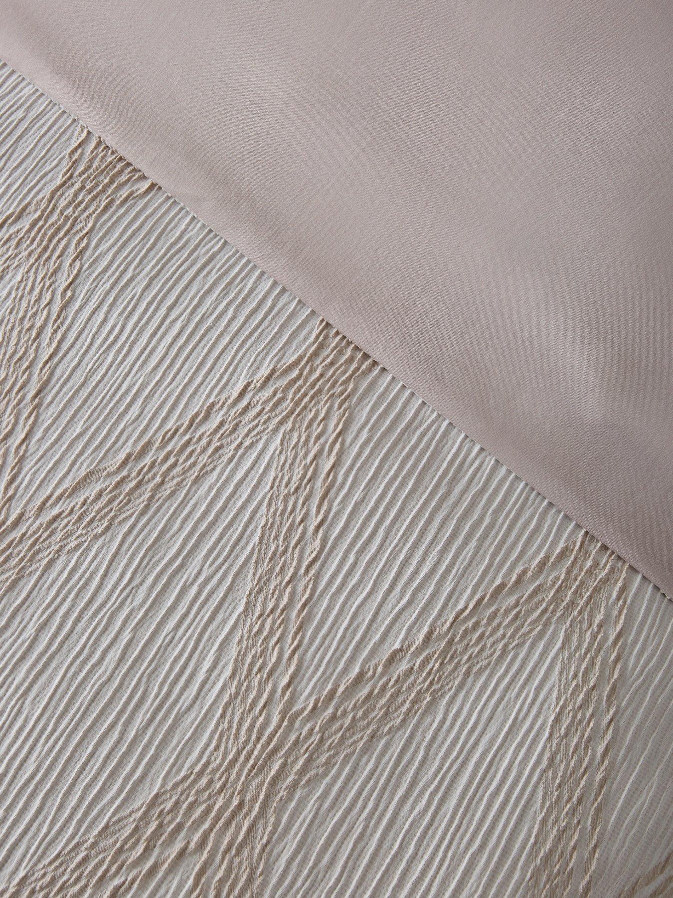 the-very-collection-diamond-jacquard-duvet-setoutfit