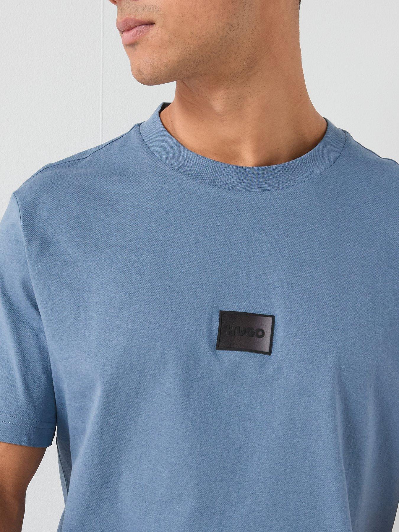 hugo-danotie-gradient-badge-logo-t-shirt-blueoutfit