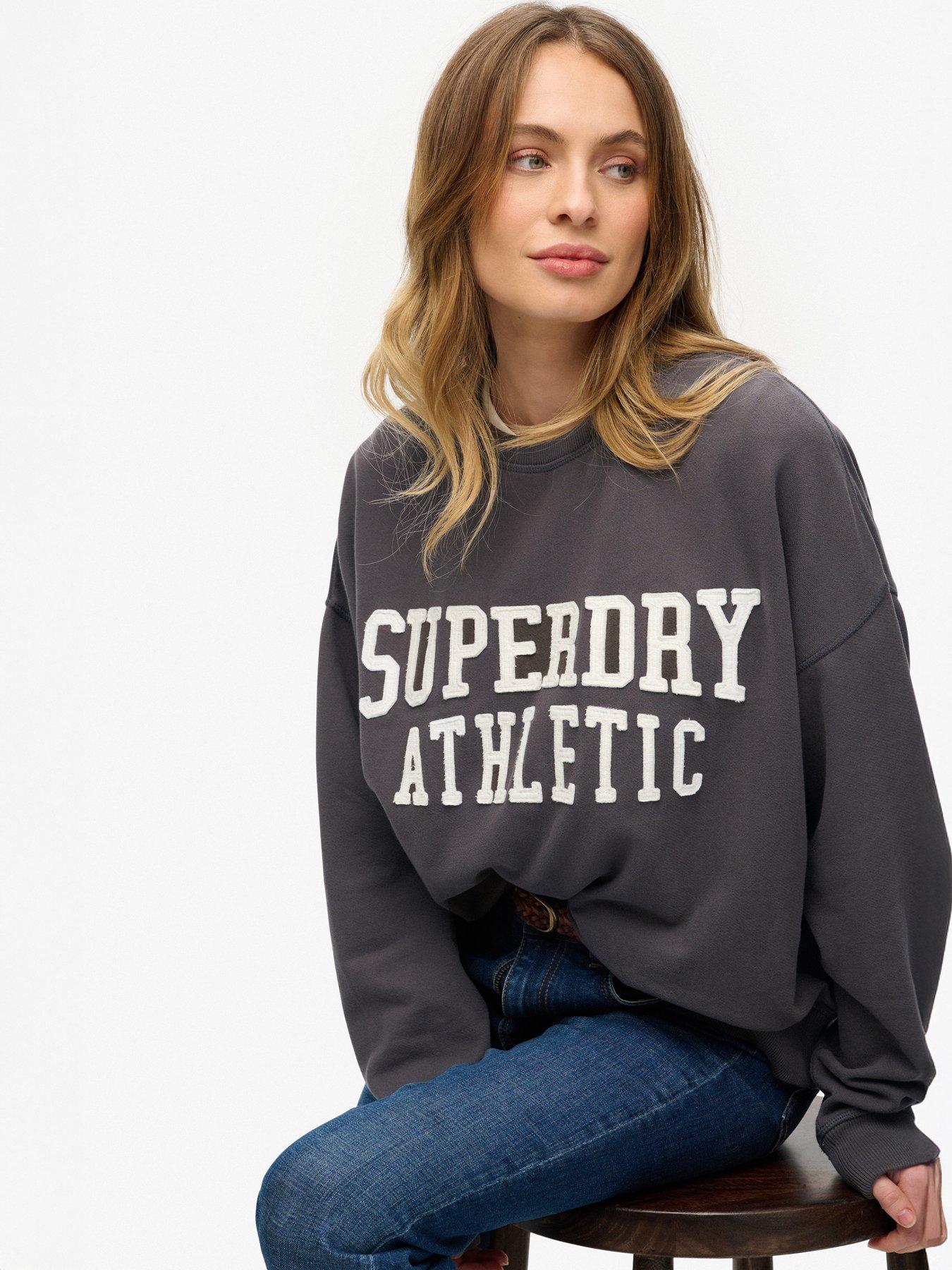superdry-essentials-relaxed-applique-crew-sweater-greyback