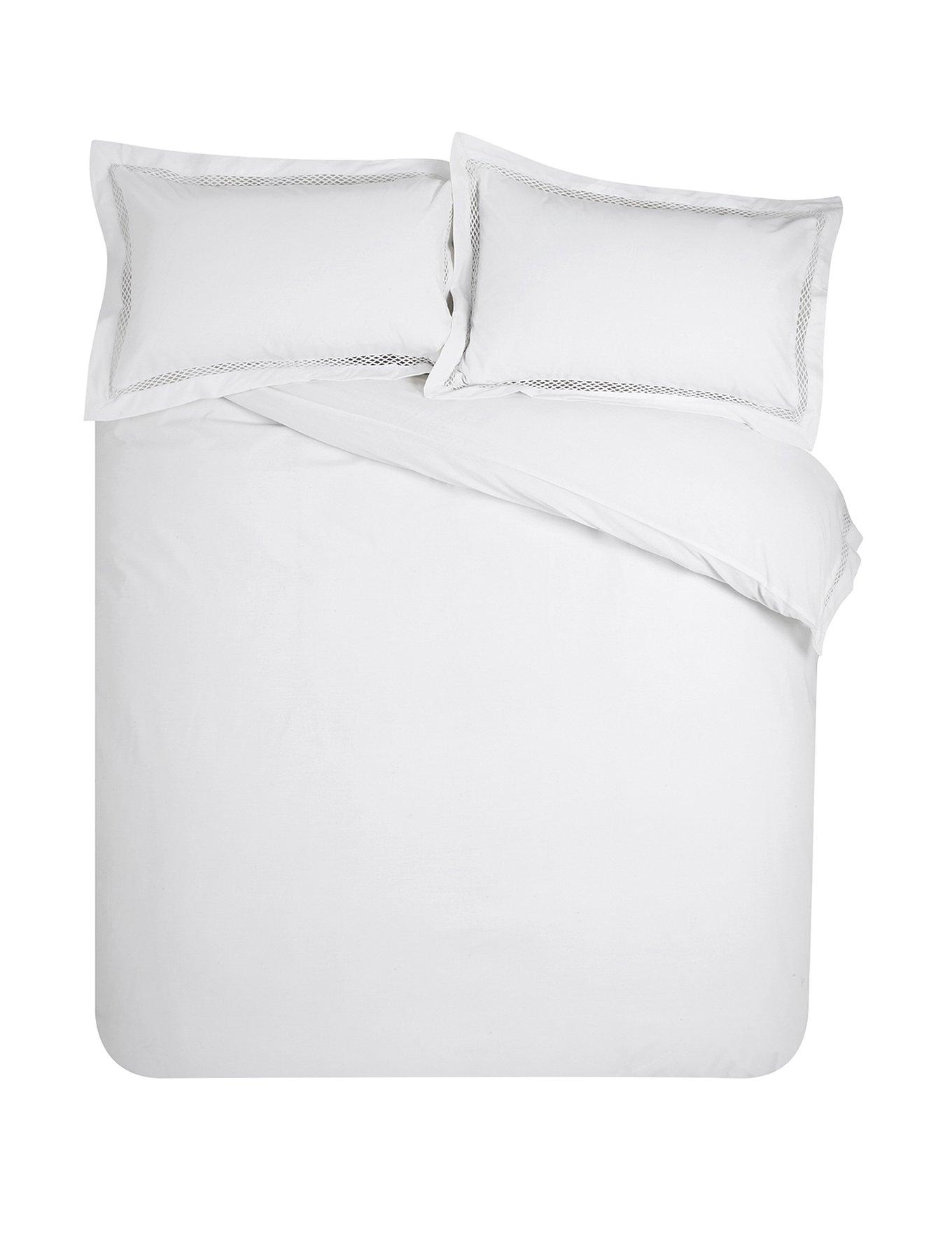 catherine-lansfield-classic-lattice-lace-duvet-setstillFront