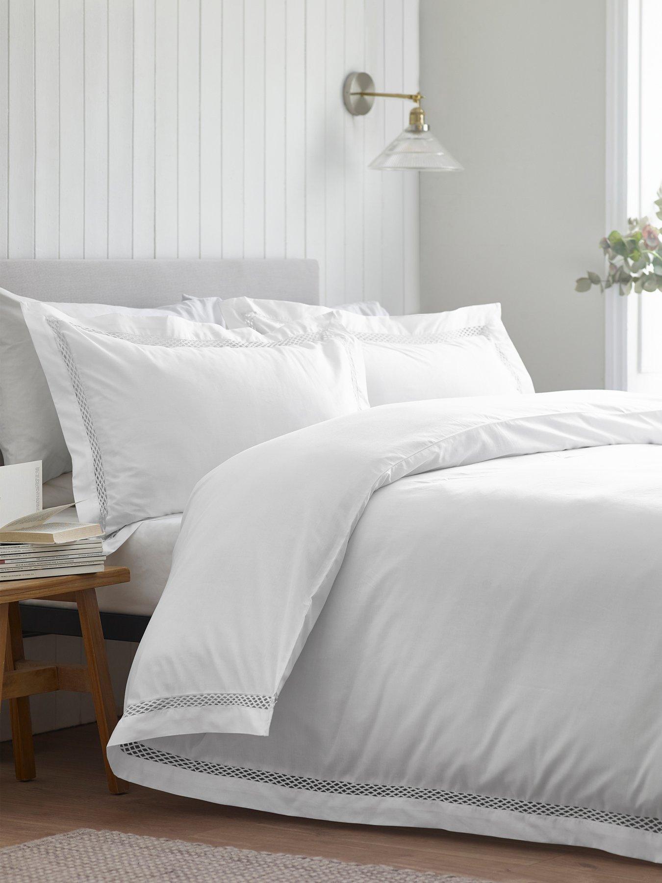 catherine-lansfield-classic-lattice-lace-duvet-setback