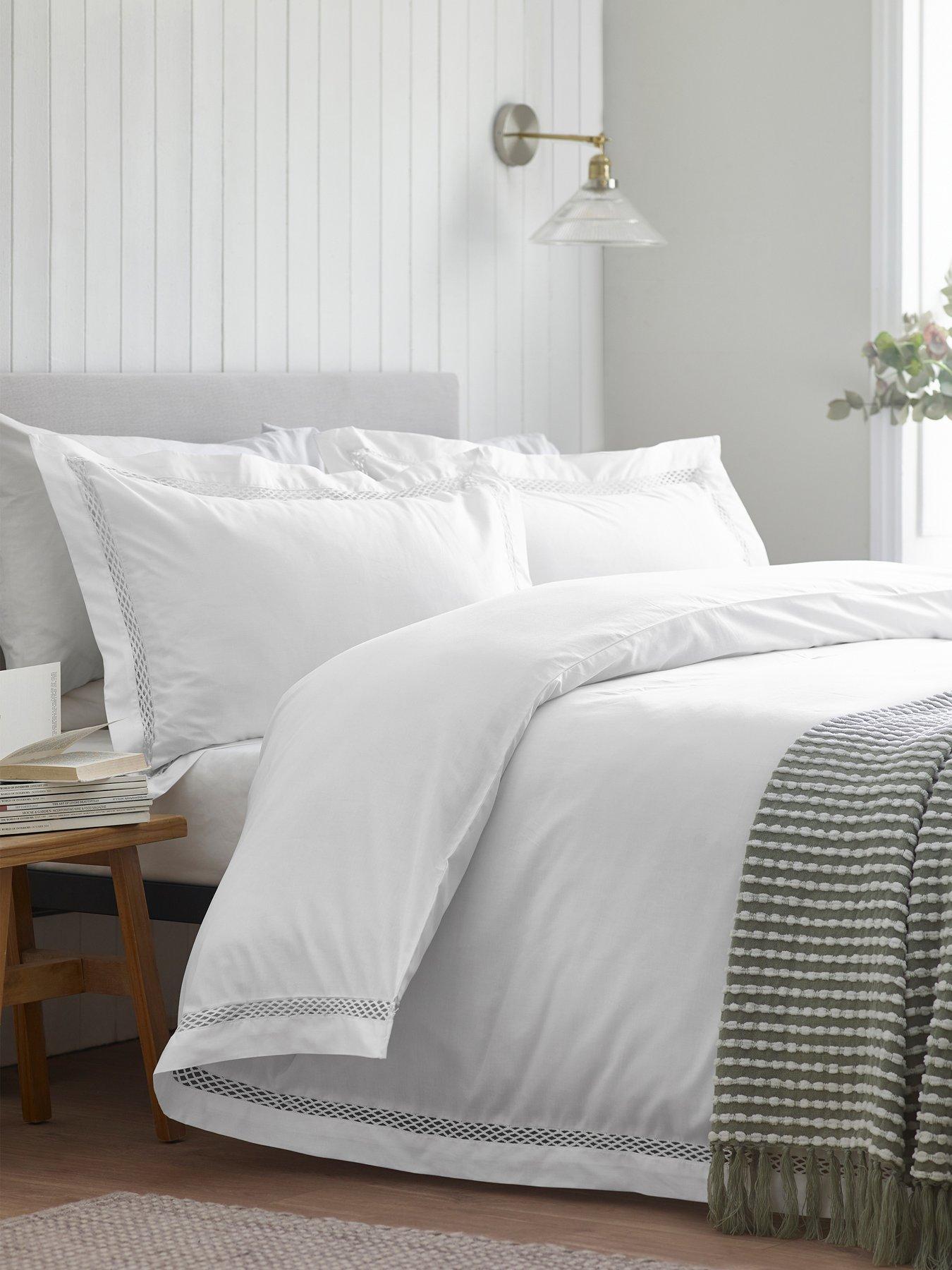 catherine-lansfield-classic-lattice-lace-duvet-setoutfit