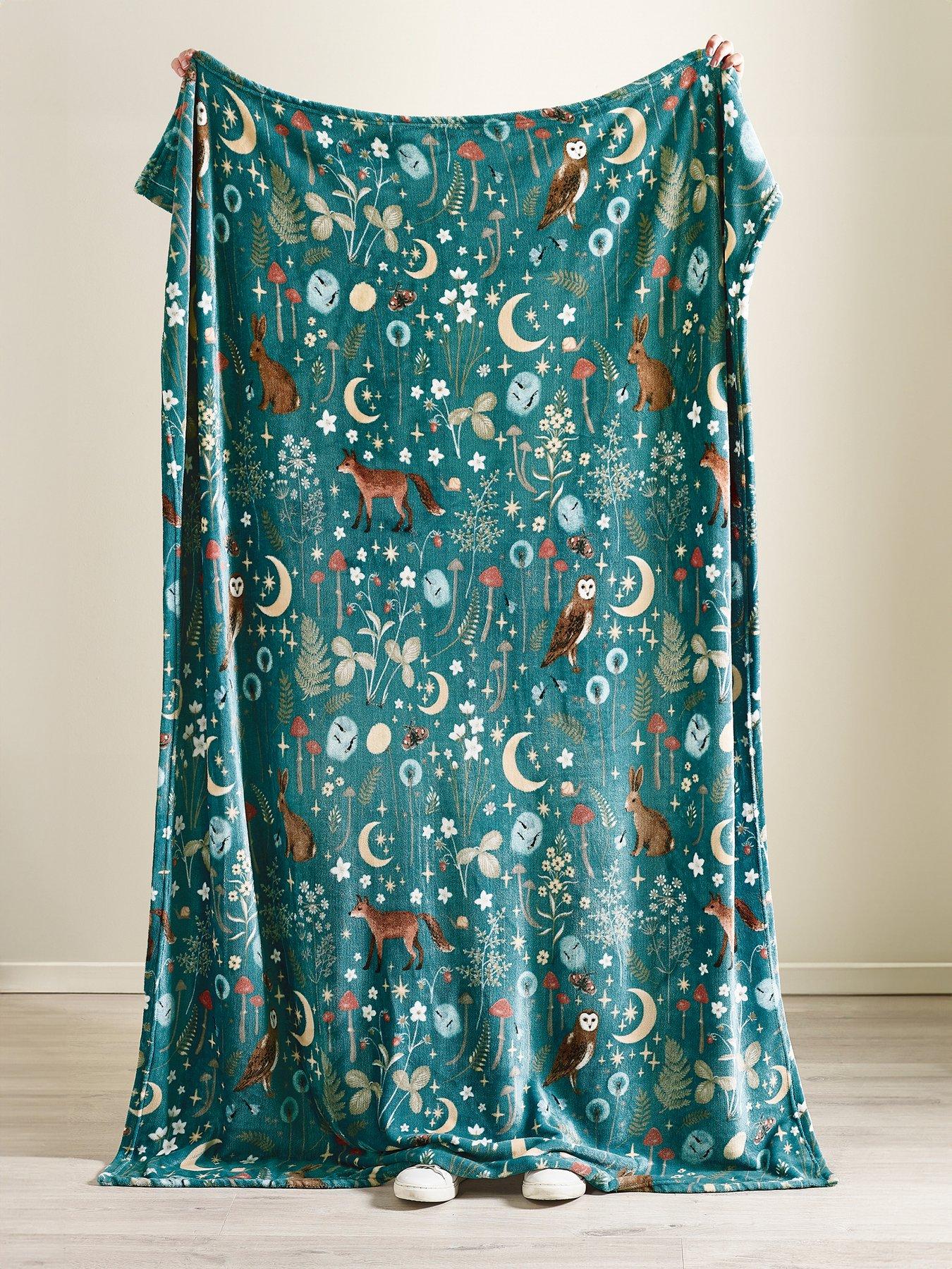 Image 4 of 4 of Catherine Lansfield Enchanted Twilight Animals Throw