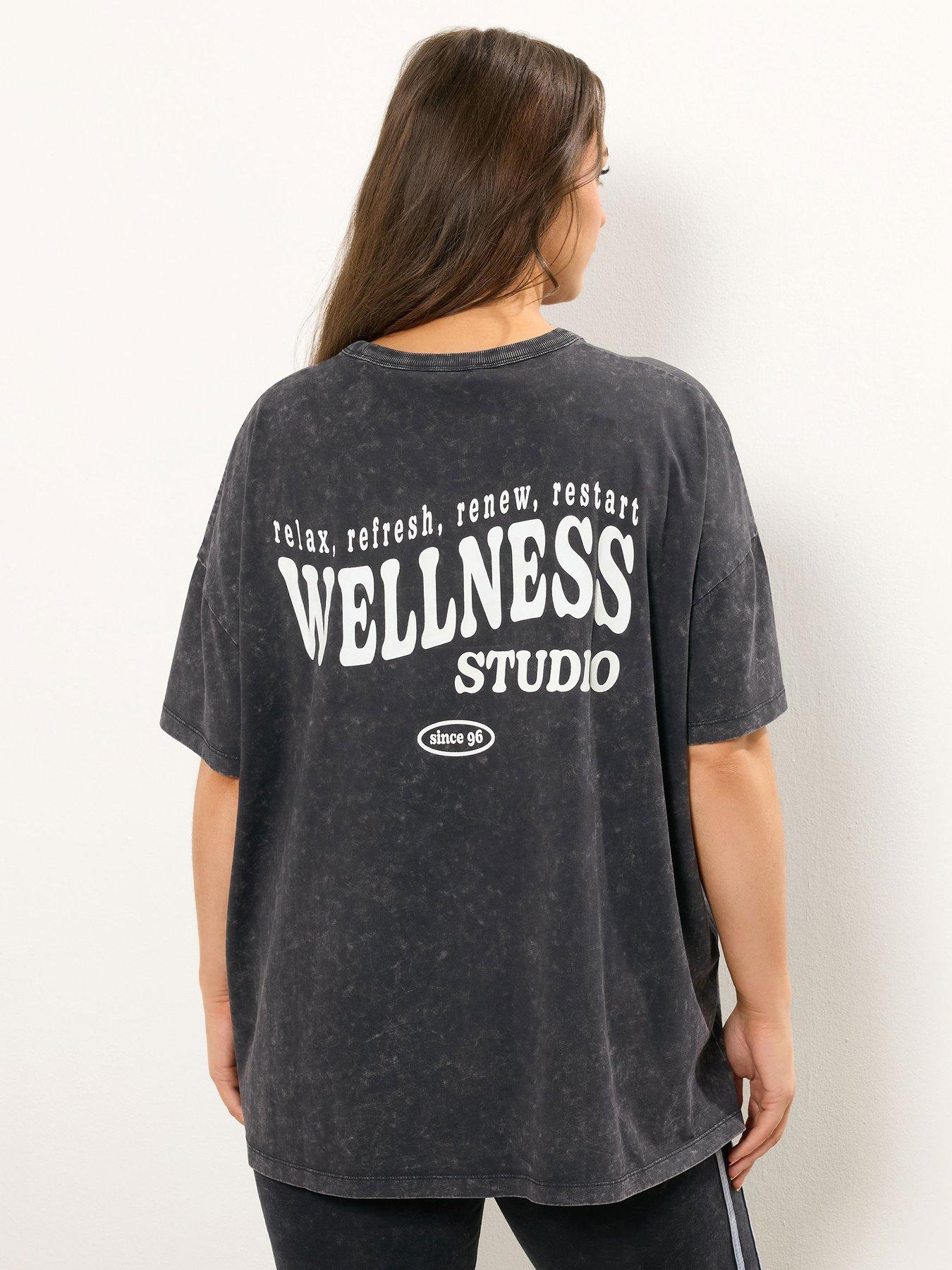 yours-curve-wellness-studio-t-shirt-blackoutfit