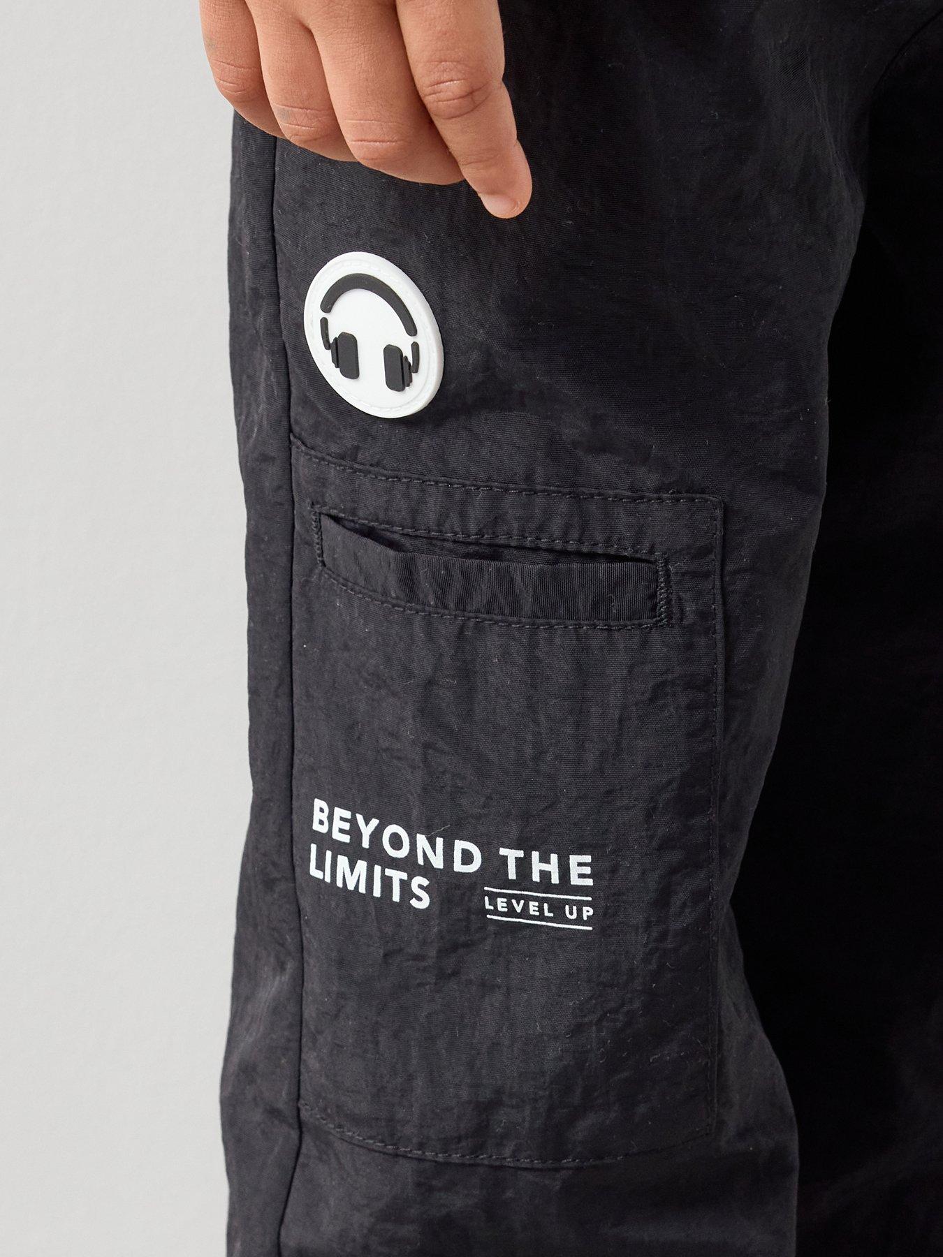 the-very-collection-boys-smiley-graphic-cargo-trousers-blackoutfit