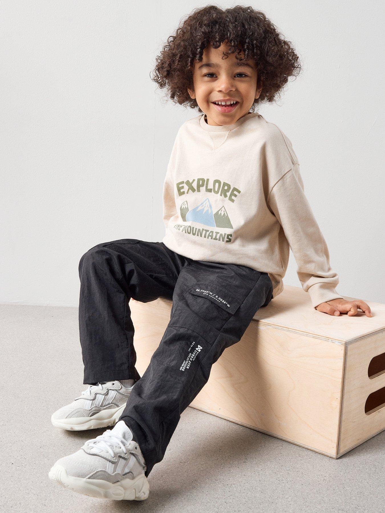 the-very-collection-boys-smiley-graphic-cargo-trousers-blackdetail