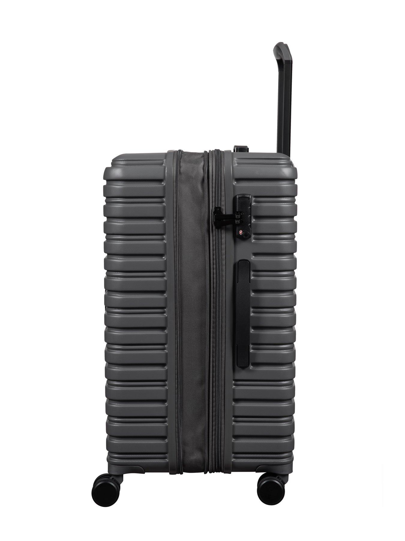 it-luggage-jumbo-charcoal-medium-suitcaseoutfit