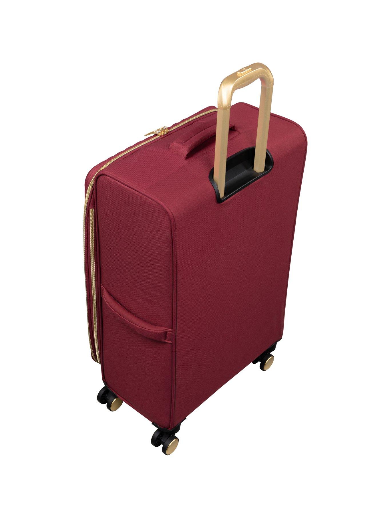 it-luggage-esplanade-rumba-red-medium-suitcaseoutfit