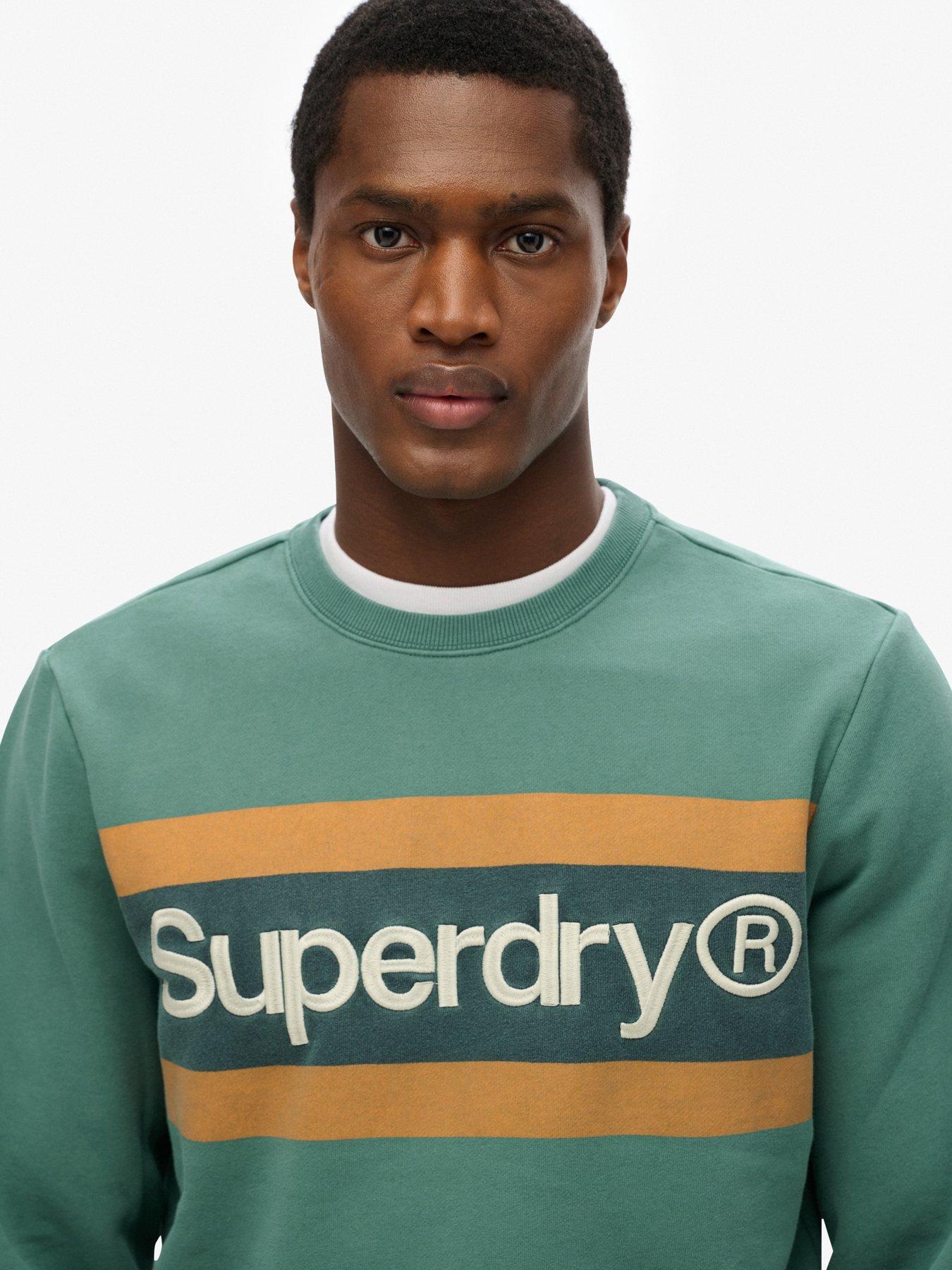 superdry-core-logo-stripe-relaxed-fit-sweat-greenoutfit