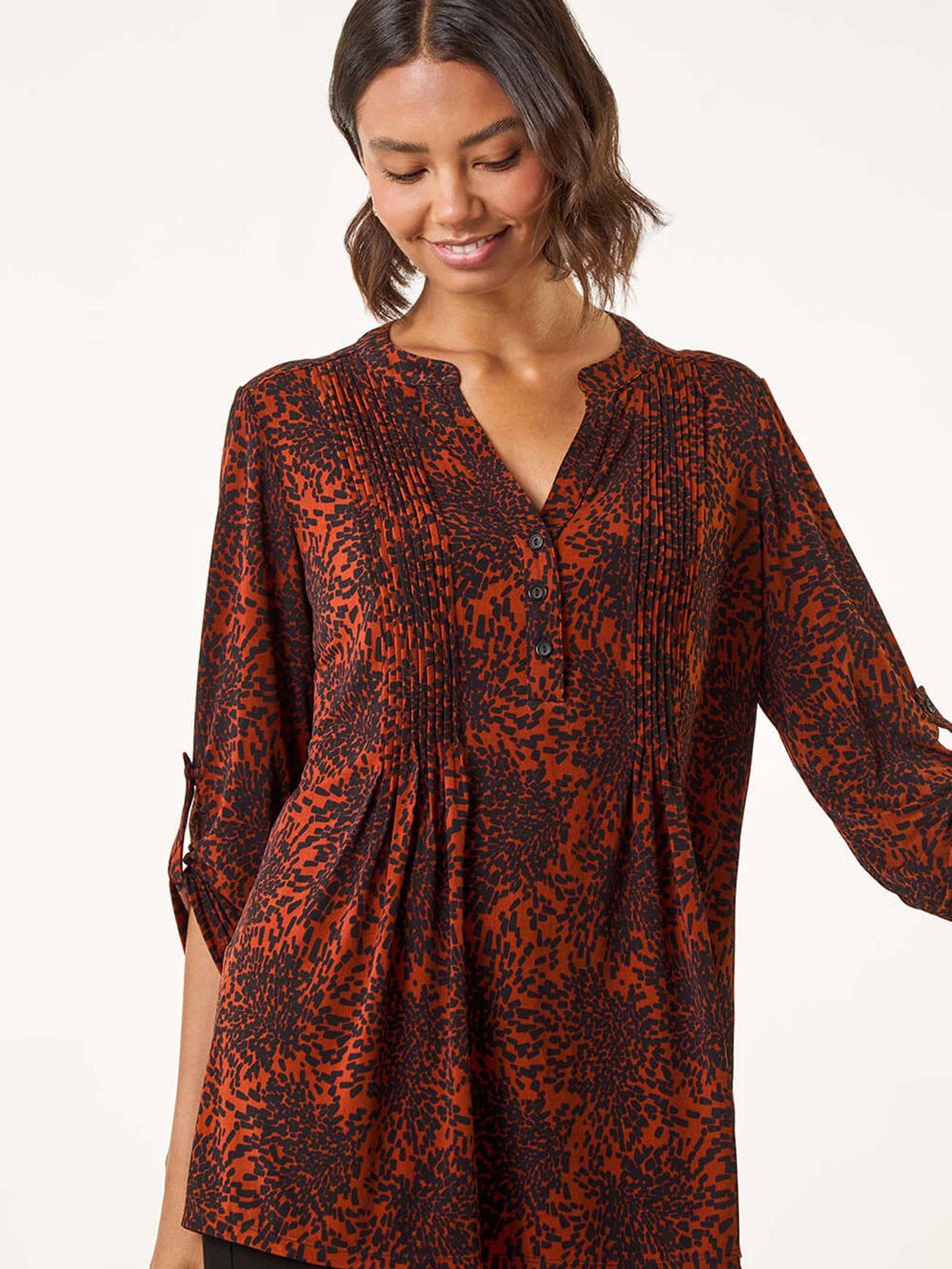 roman-abstract-print-v-neck-stretch-top-rust
