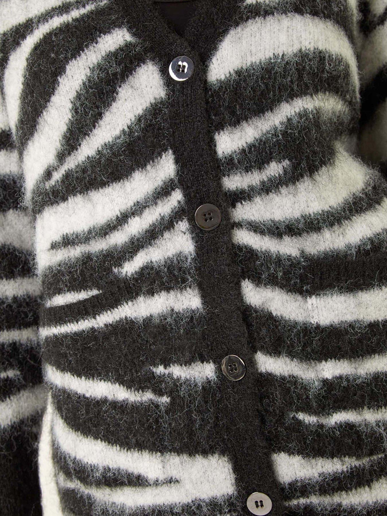 roman-dusk-zebra-print-fluffy-knit-cardigan-blackdetail