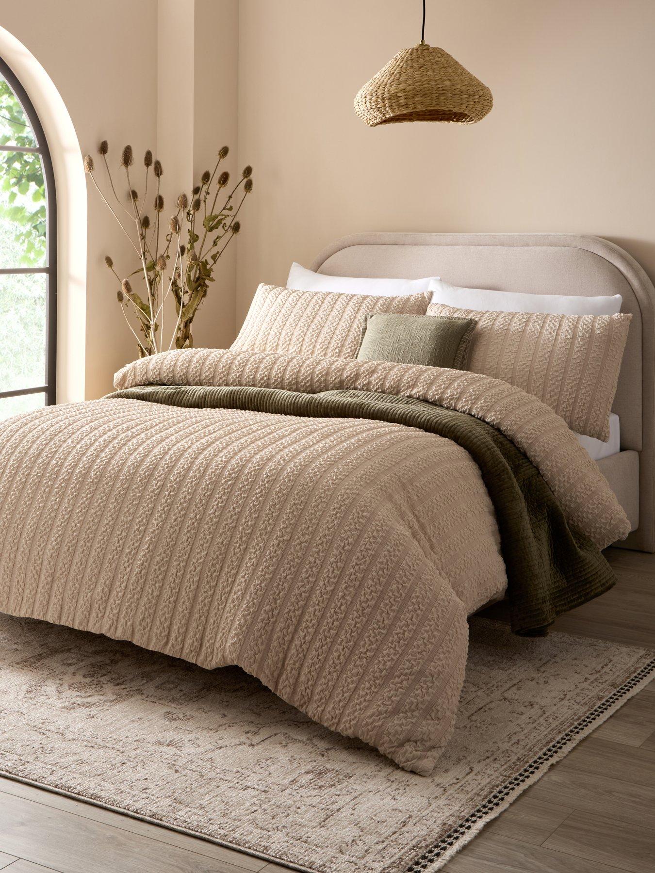 the-very-collection-michelle-keegan-super-soft-seersucker-stripe-duvet-set