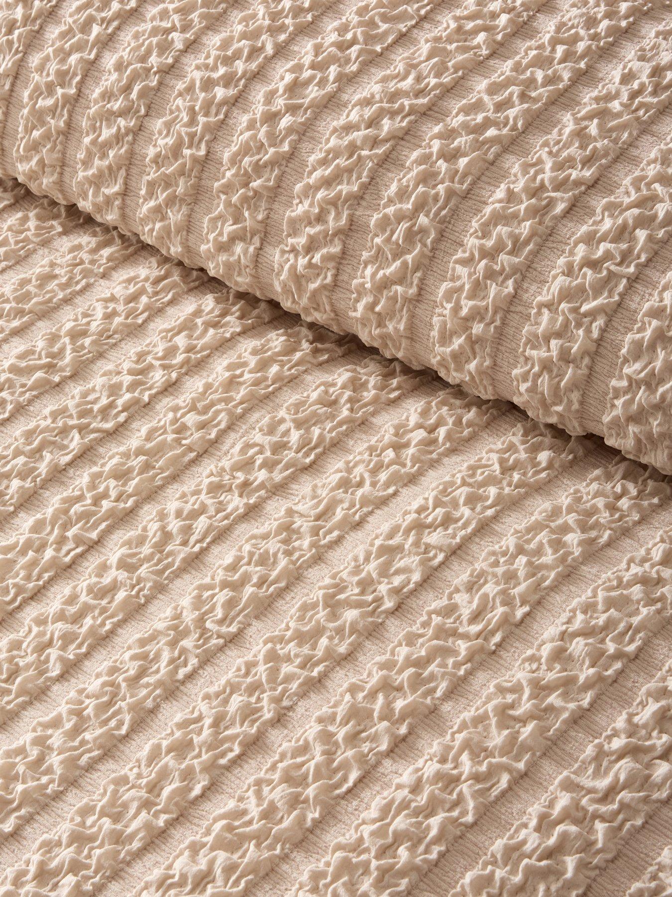 the-very-collection-michelle-keegan-super-soft-seersucker-stripe-duvet-setdetail