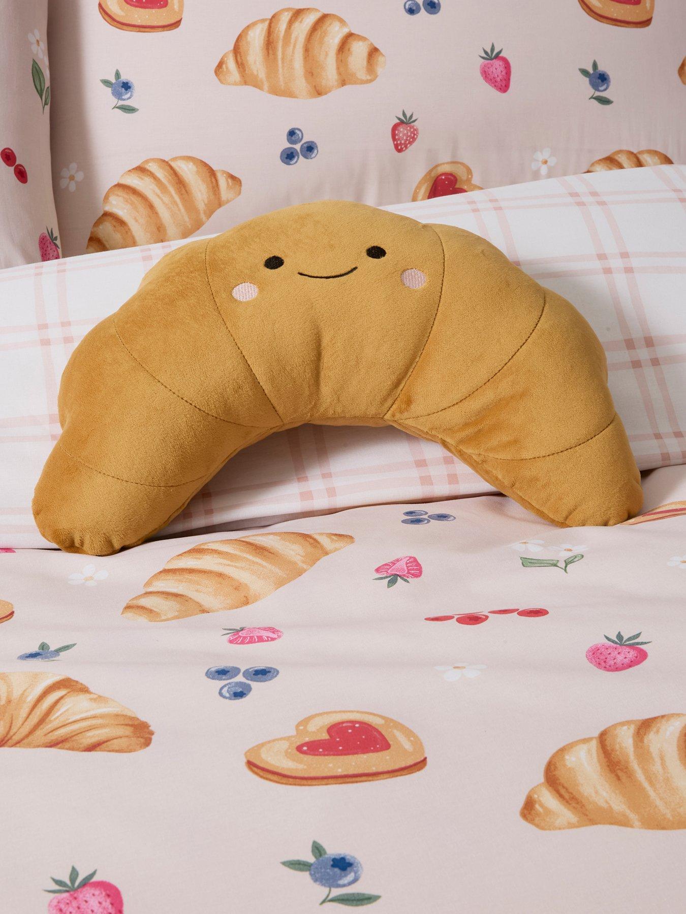 the-very-collection-croissant-shapped-cushionfront