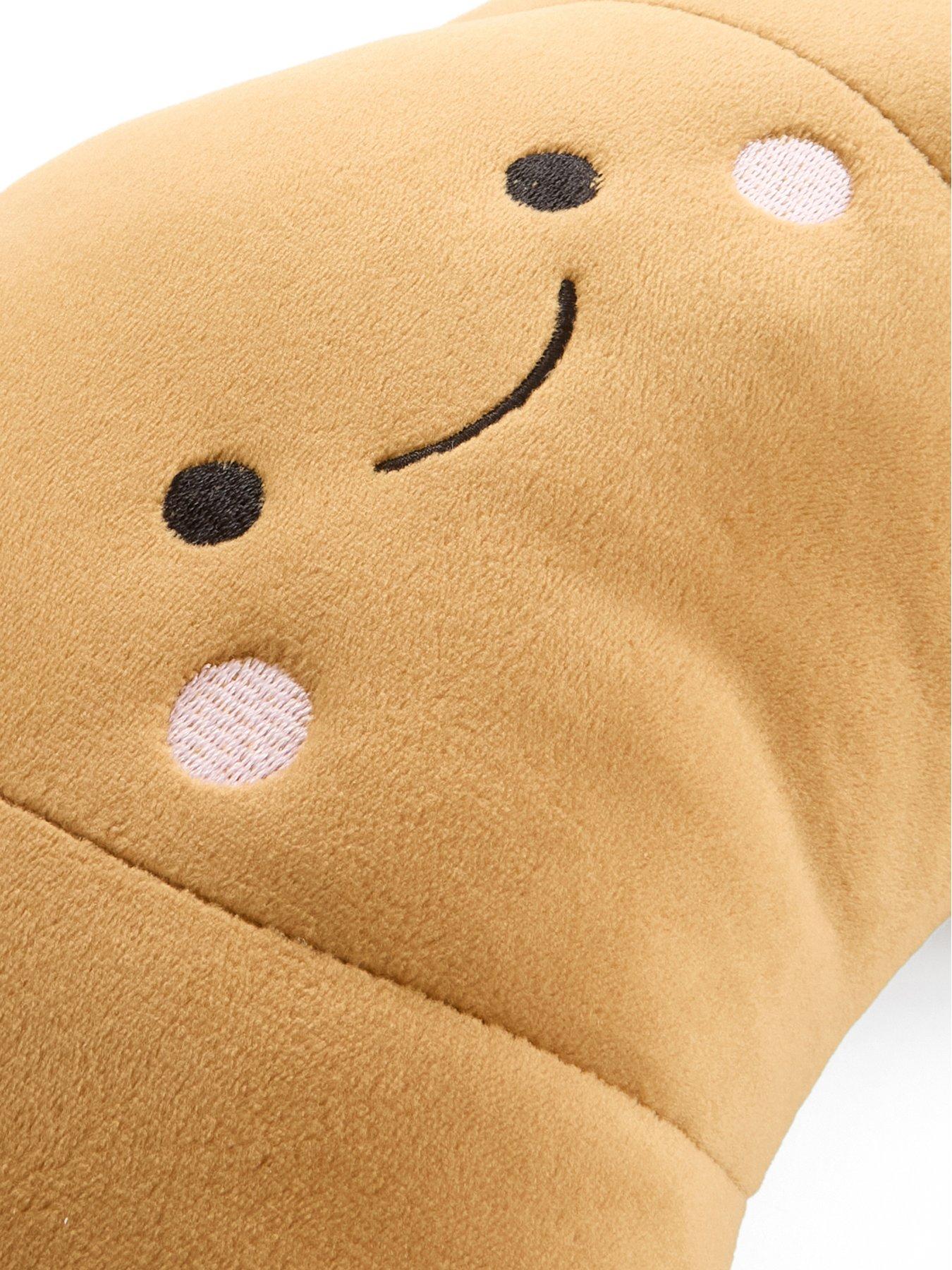 the-very-collection-croissant-shapped-cushionoutfit
