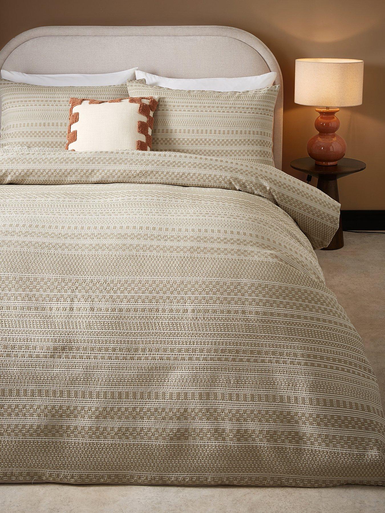 the-very-collection-revive-woven-jacquard-duvet-setfront