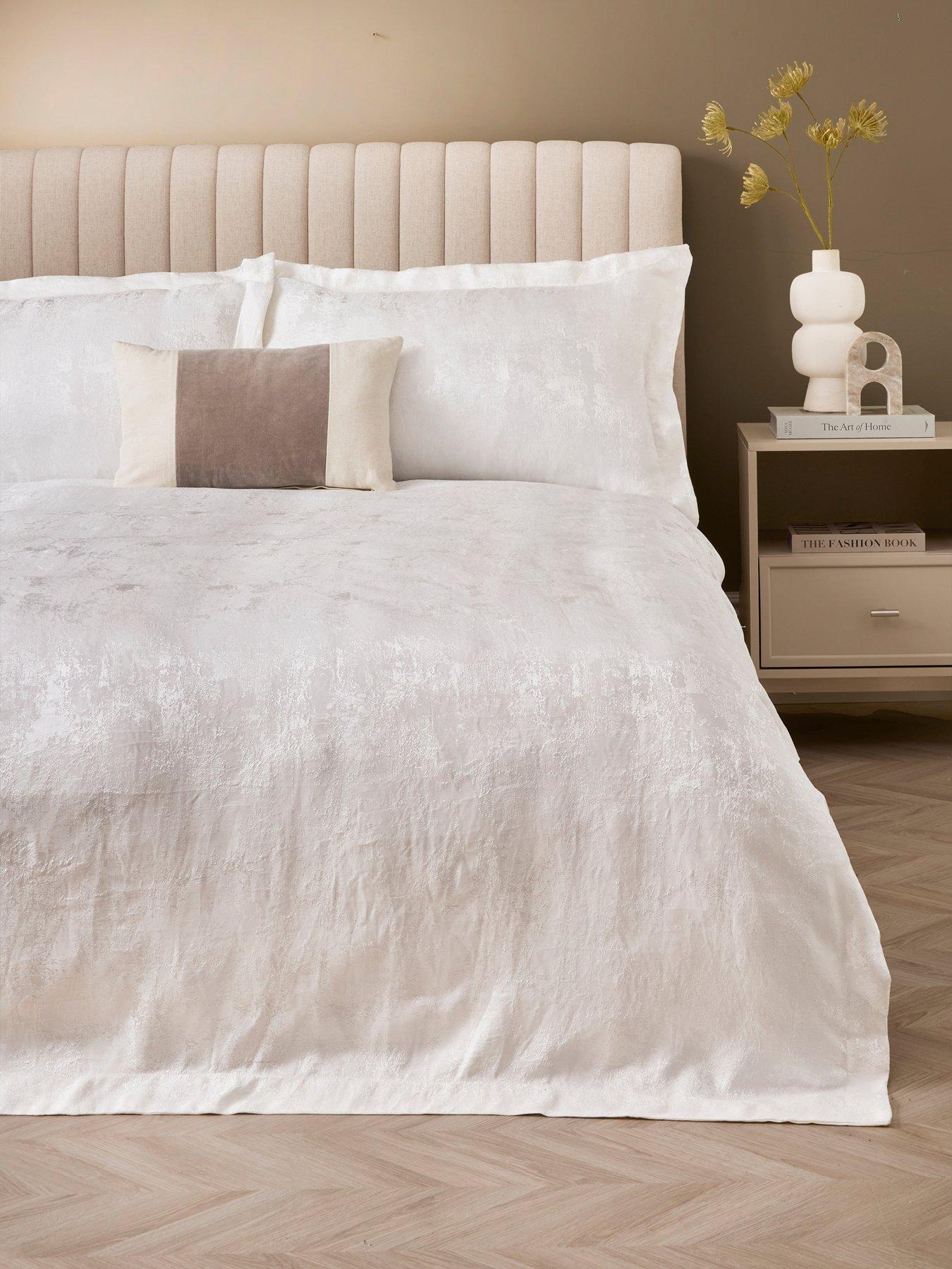 the-very-collection-luxe-textured-jacquard-duvet-setfront