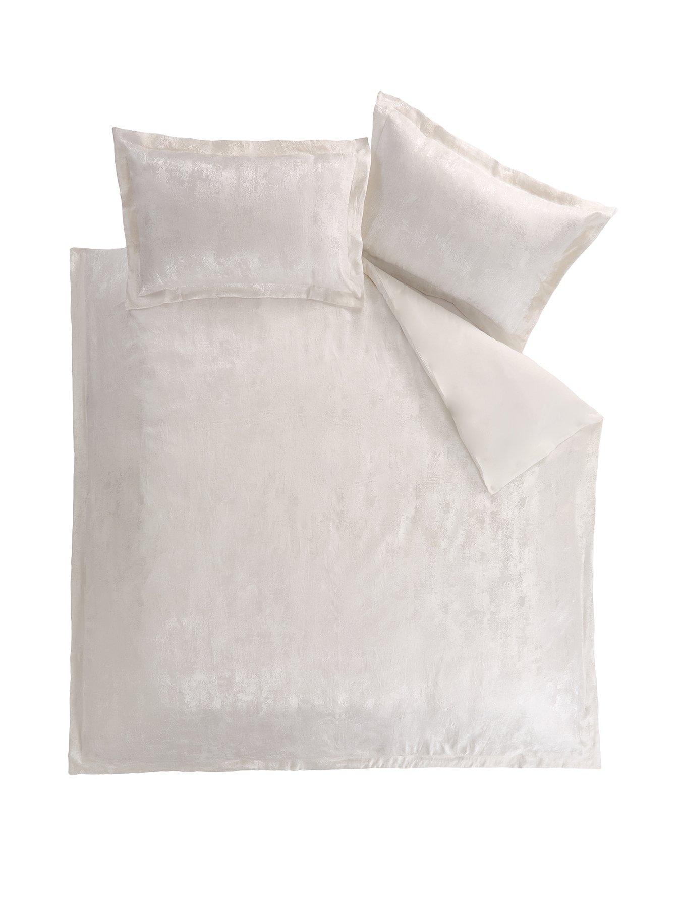 the-very-collection-luxe-textured-jacquard-duvet-setstillFront