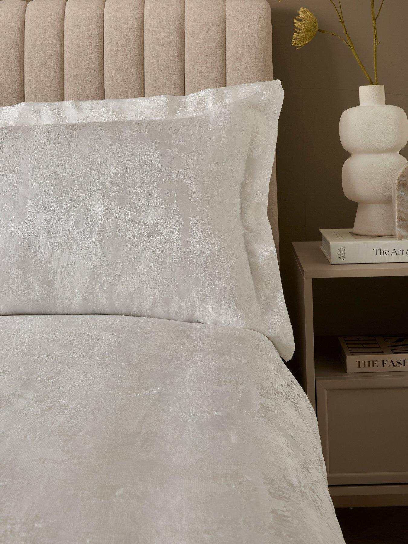 the-very-collection-luxe-textured-jacquard-duvet-setback