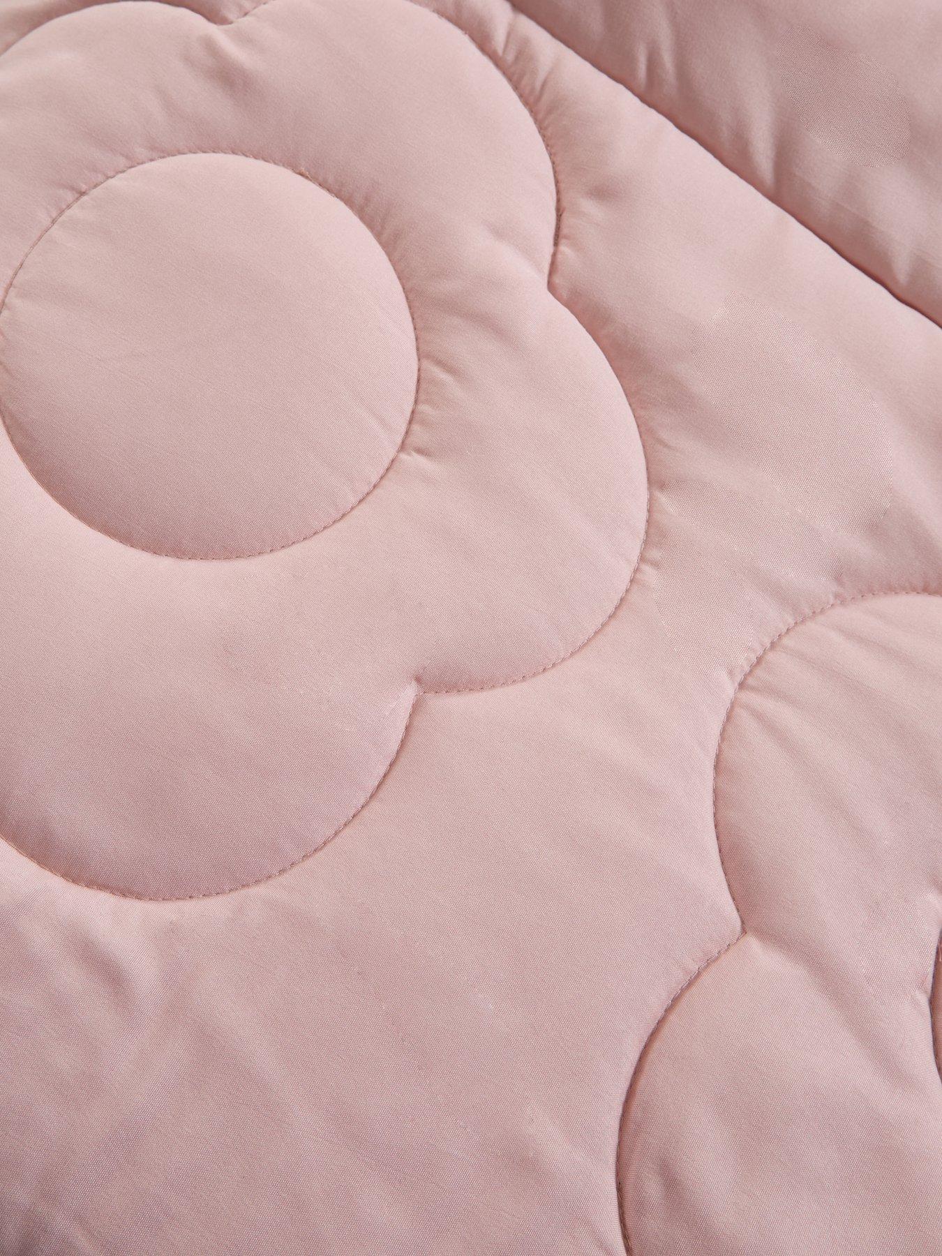 Image 3 of 4 of The Very Collection Daisy Bedspread 150x200cm