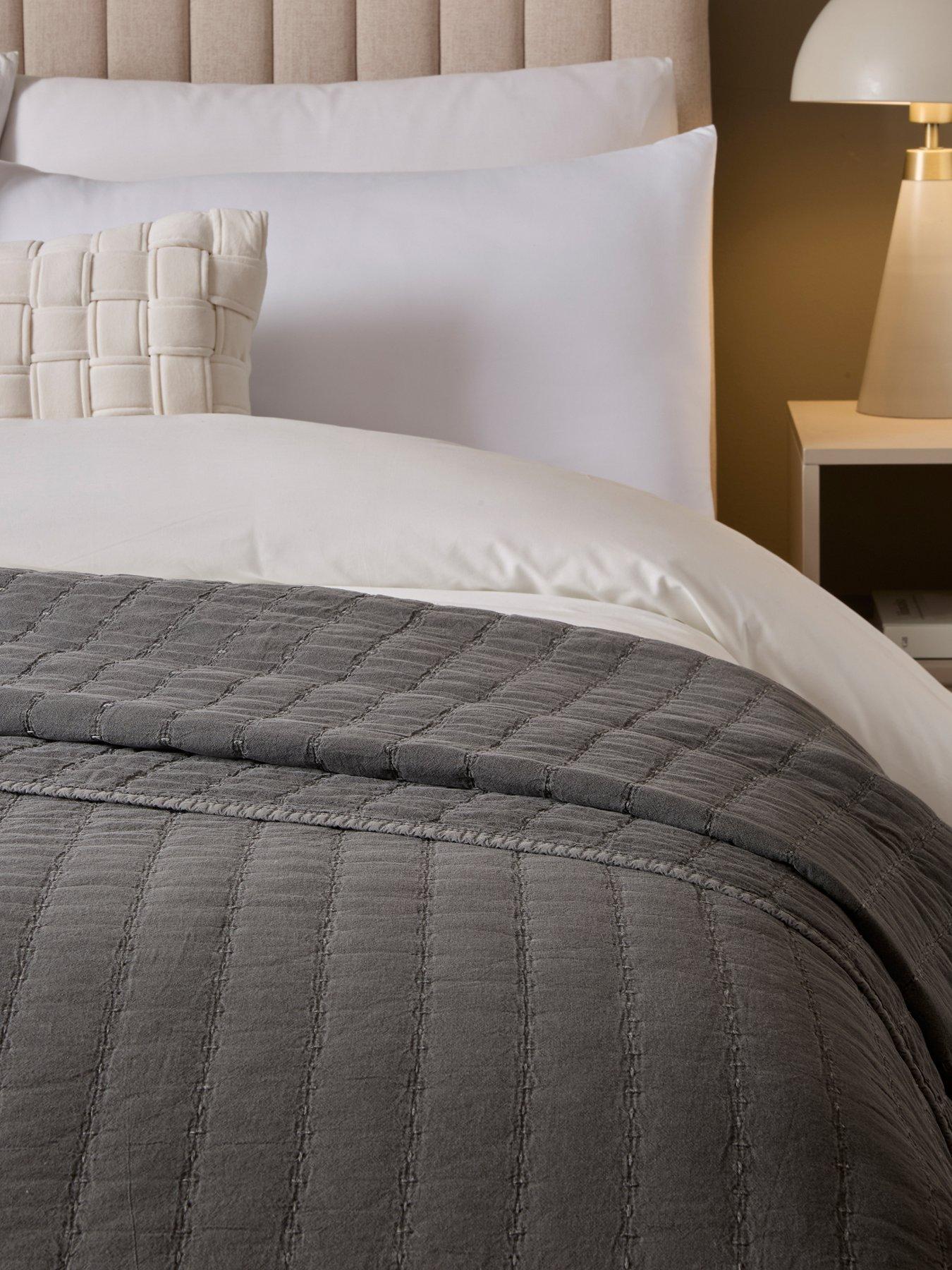 the-very-collection-cotton-quilted-stripe-bedspread-200x220cmdetail