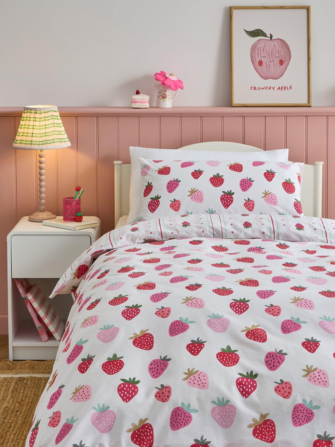 the-very-collection-strawberry-print-duvet-setfront