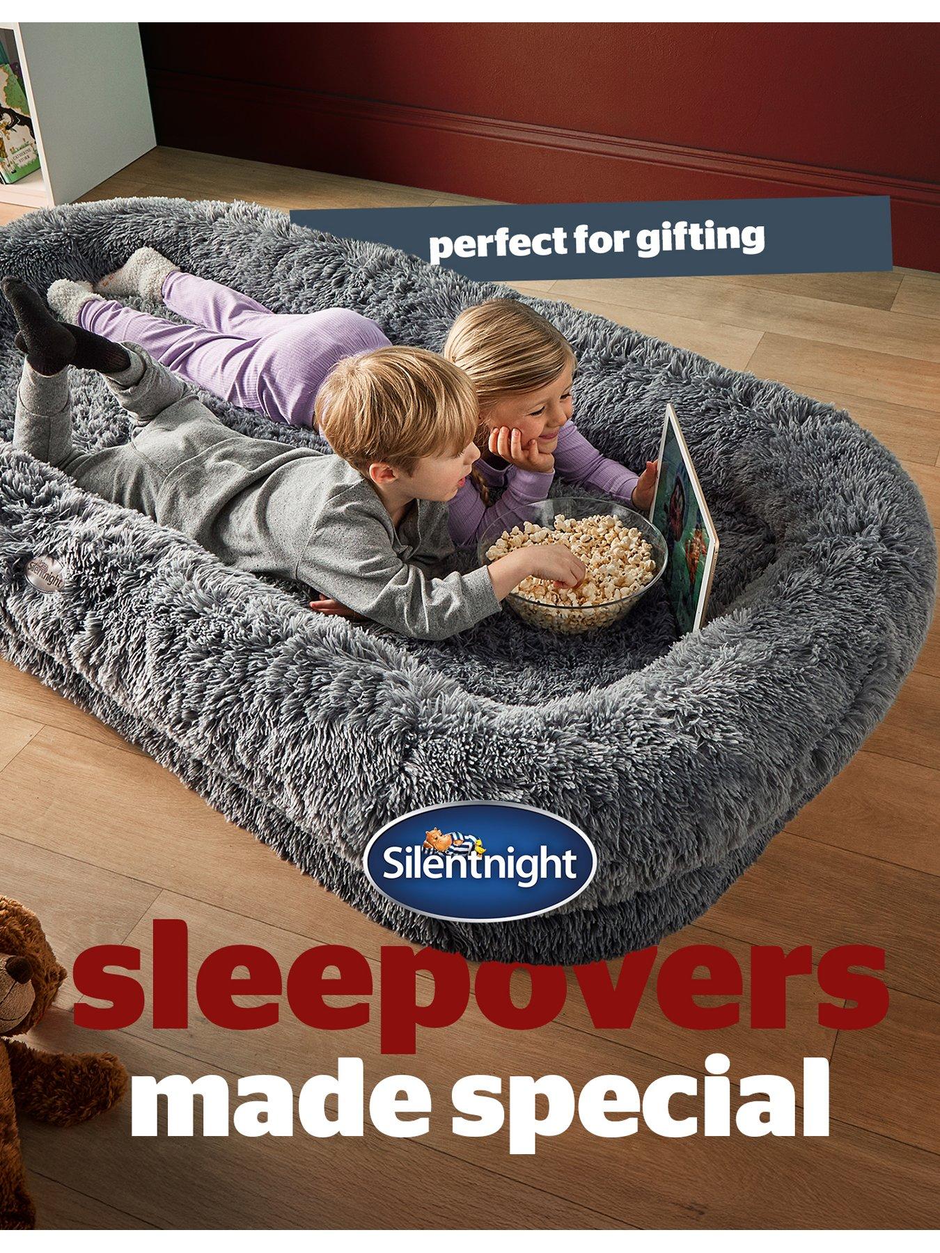 silentnight-snugglepod-human-pet-bed-greyoutfit